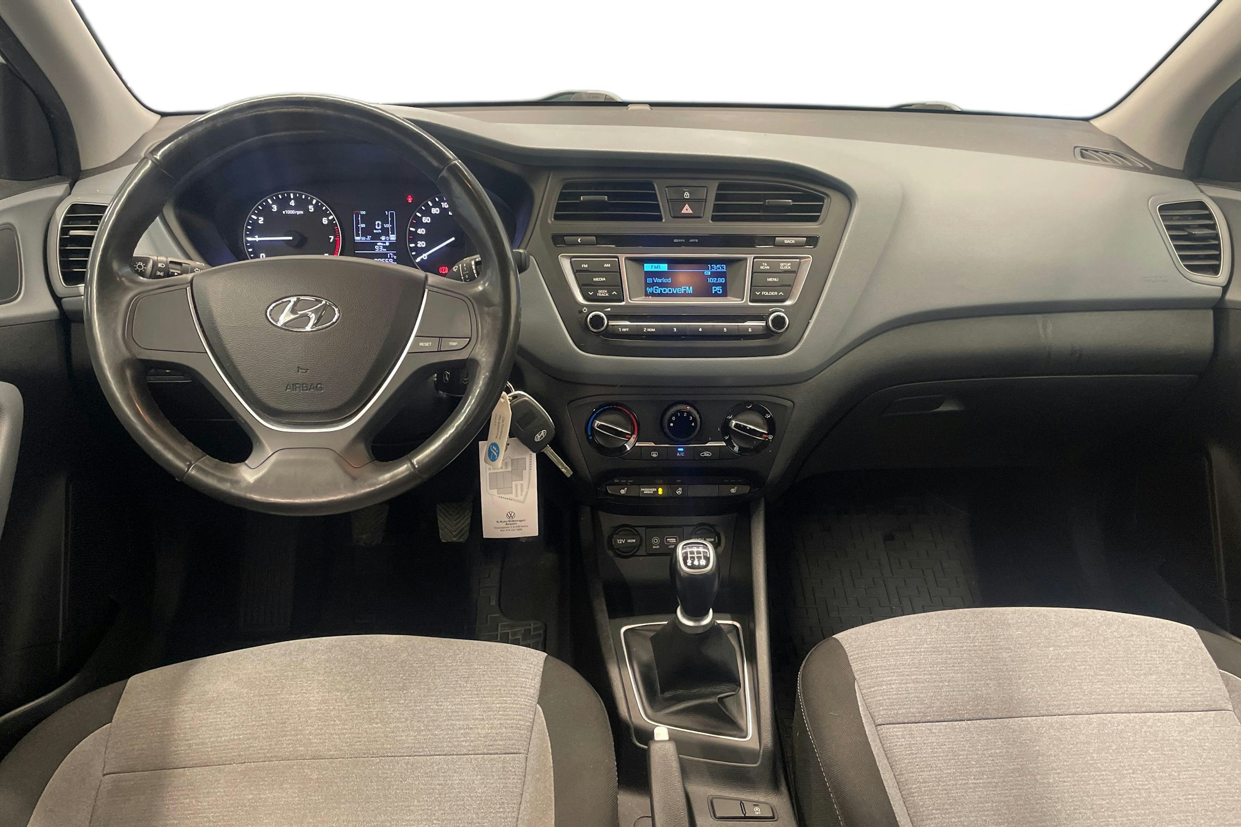 valkoinen Hyundai i20 5d 2016 kuva 9.