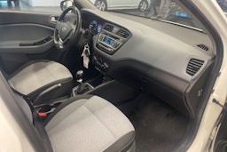 valkoinen Hyundai i20 5d 2016 kuva 17.