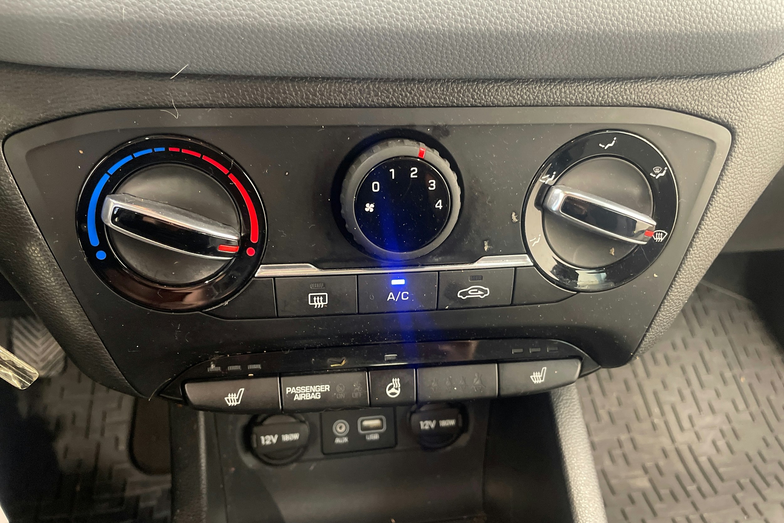 valkoinen Hyundai i20 5d 2016 kuva 21.