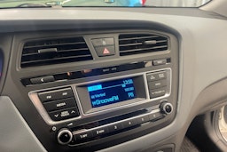 valkoinen Hyundai i20 5d 2016 kuva 22.