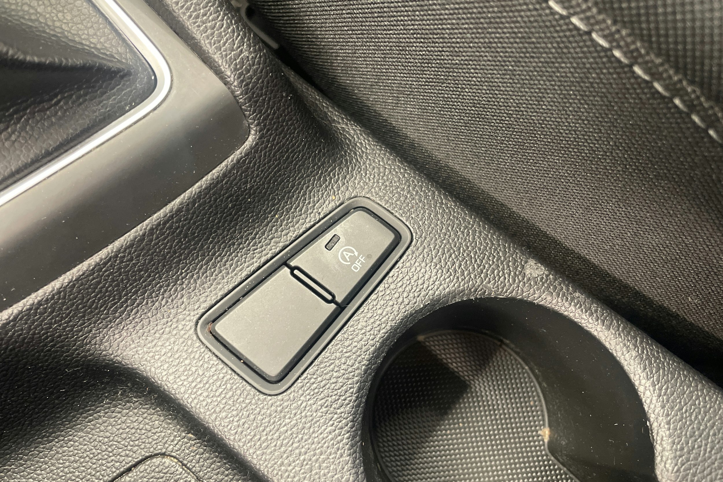 valkoinen Hyundai i20 5d 2016 kuva 23.