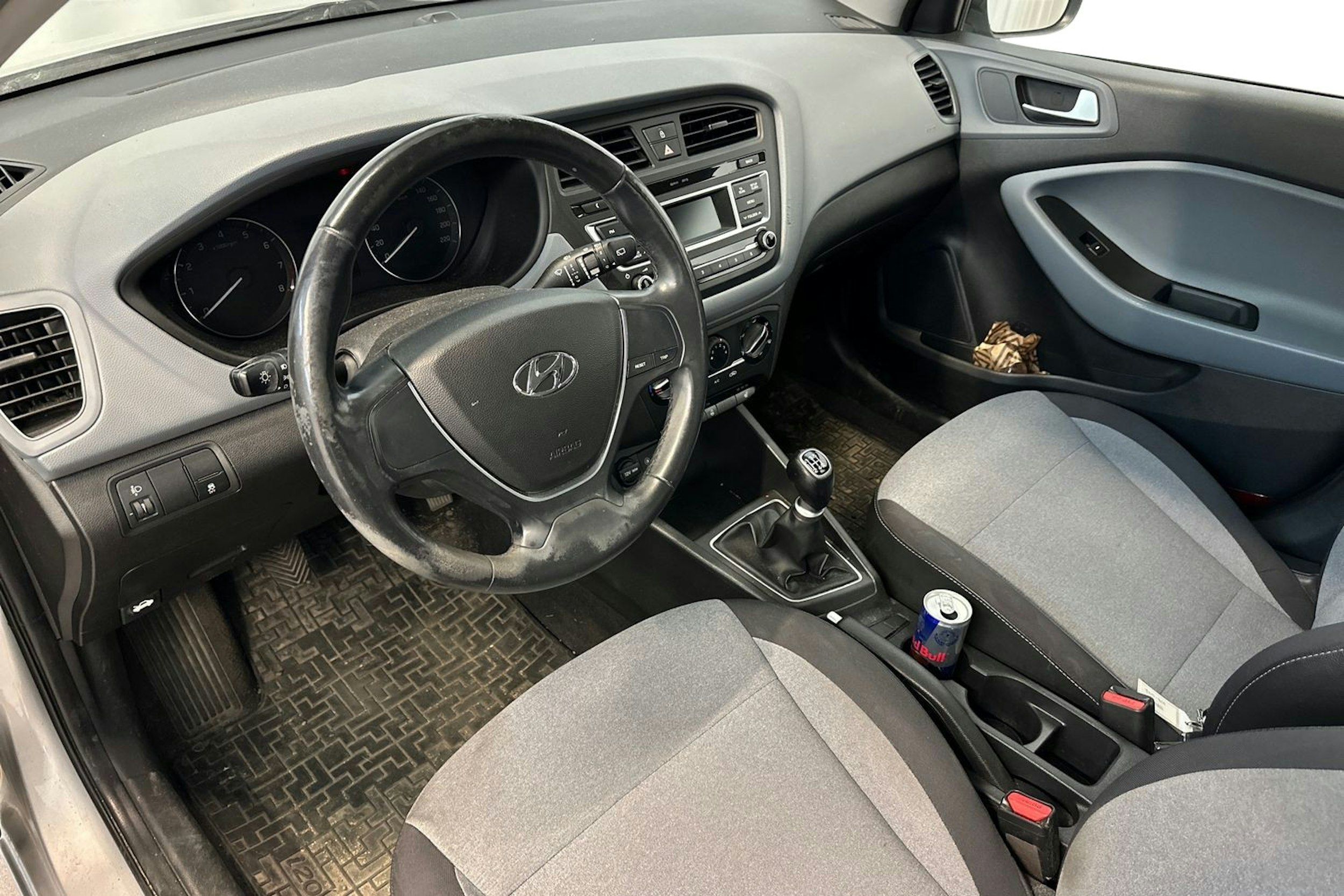 hopea Hyundai i20 5d 2016 kuva 3.