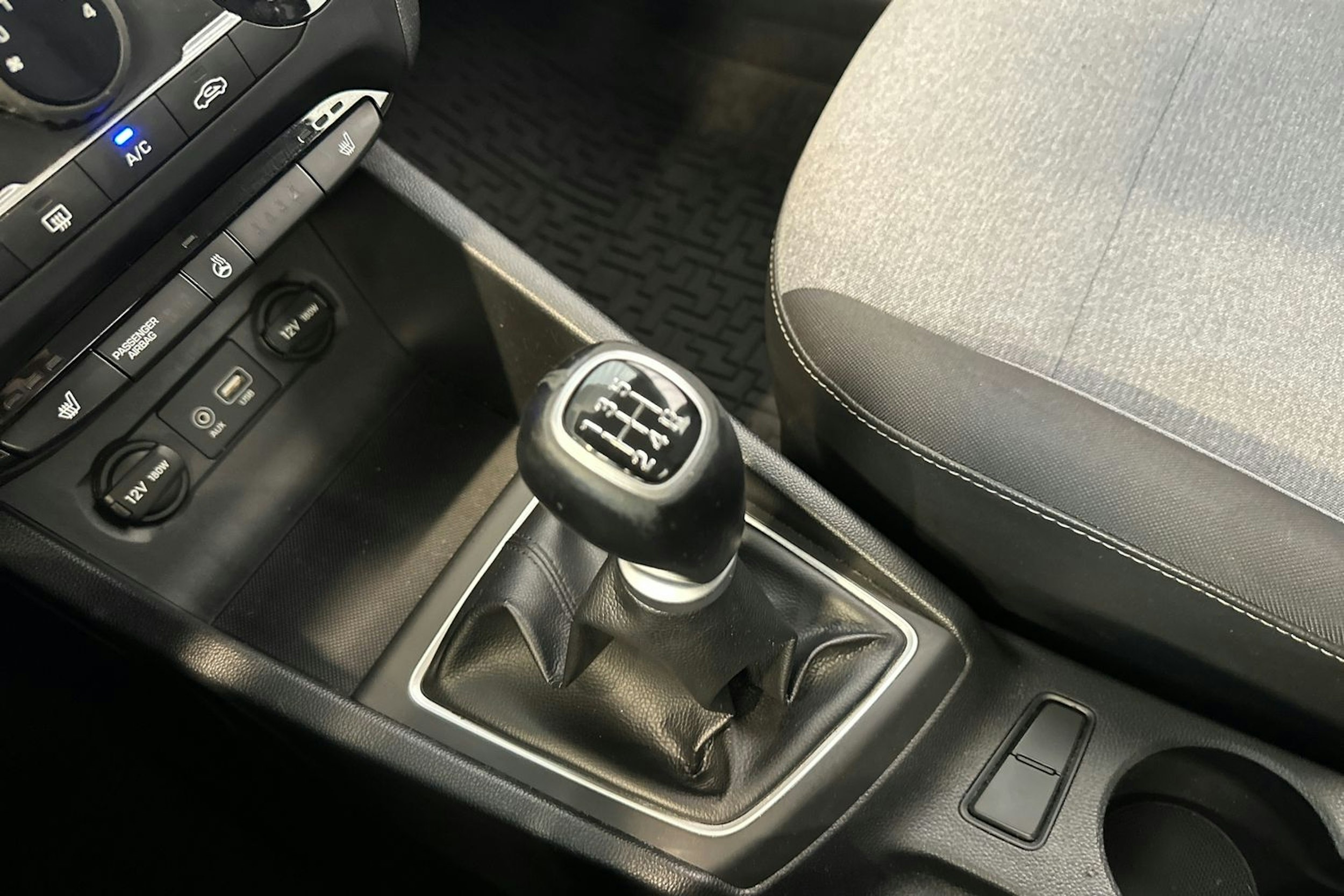 hopea Hyundai i20 5d 2016 kuva 20.