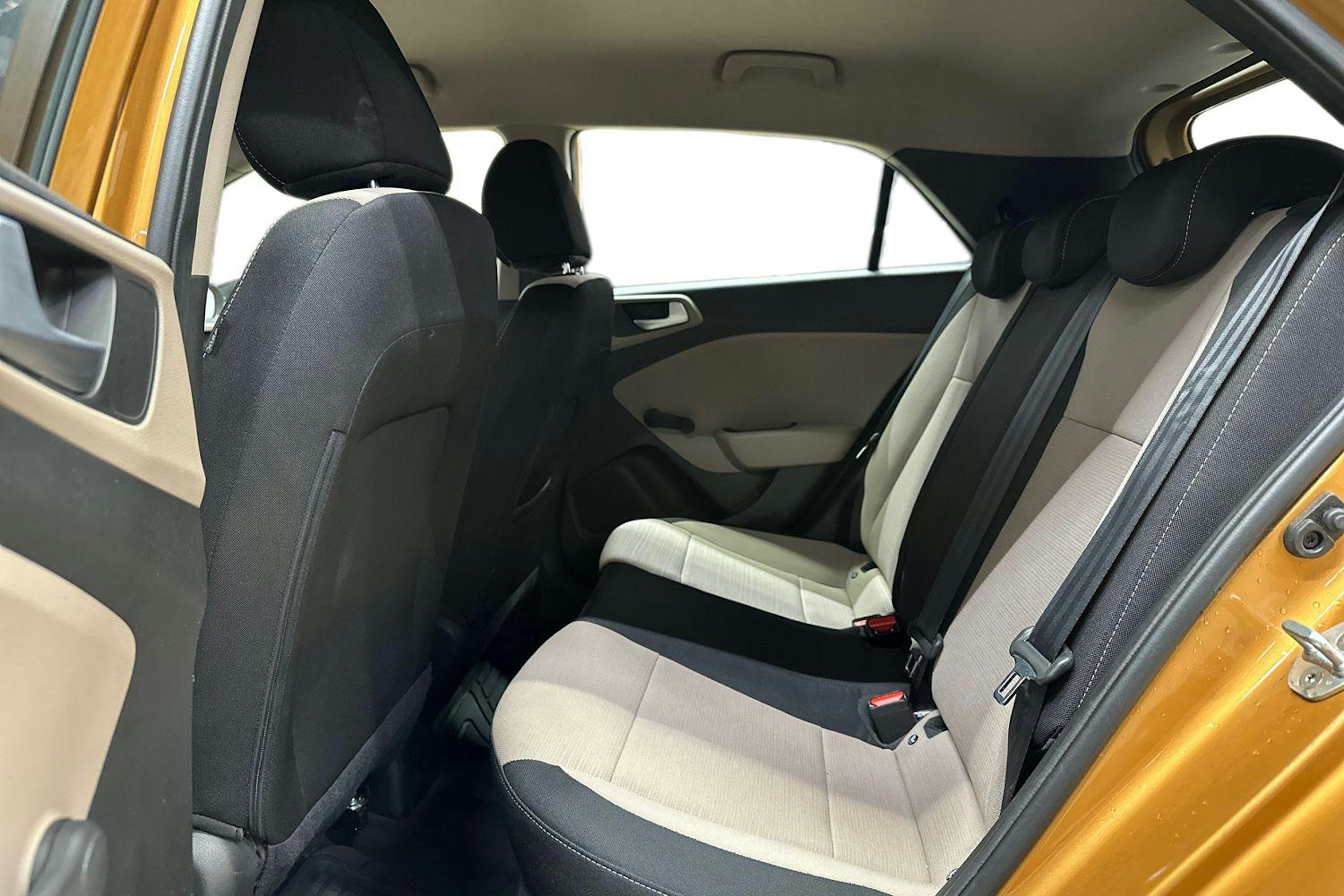 oranssi Hyundai i20 5d 2016 kuva 10.