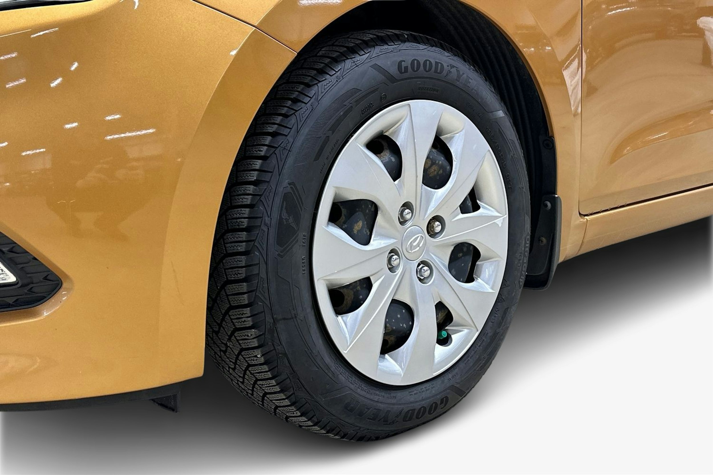 oranssi Hyundai i20 5d 2016 kuva 11.