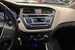 oranssi Hyundai i20 5d 2016 kuva 15.