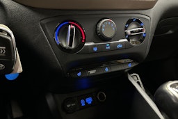 oranssi Hyundai i20 5d 2016 kuva 16.