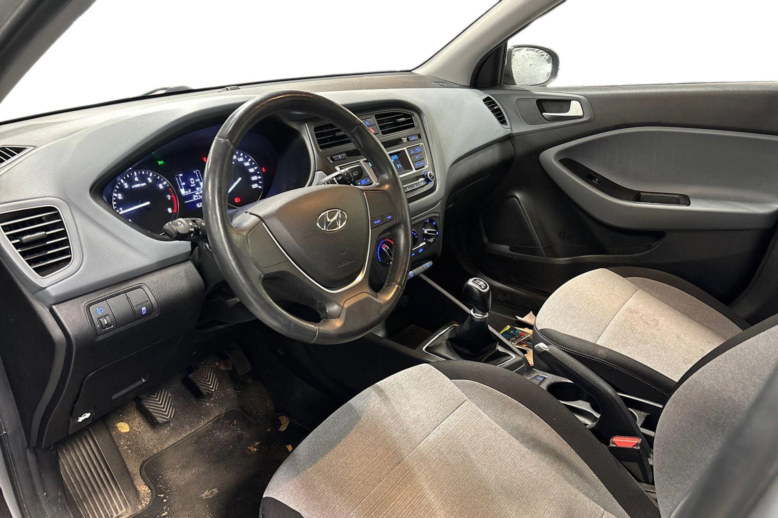 hopea Hyundai i20 5d 2016 kuva 3.