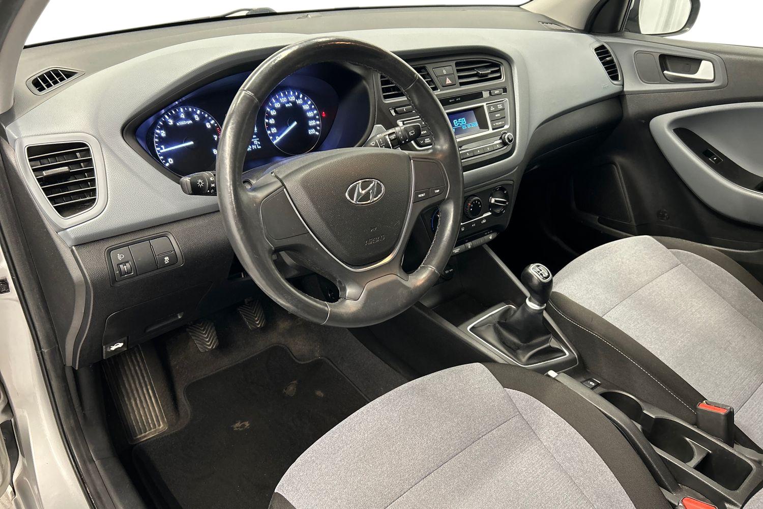Hyundai i20 1,2 5MT ISG Classic 2016, bild 6/16