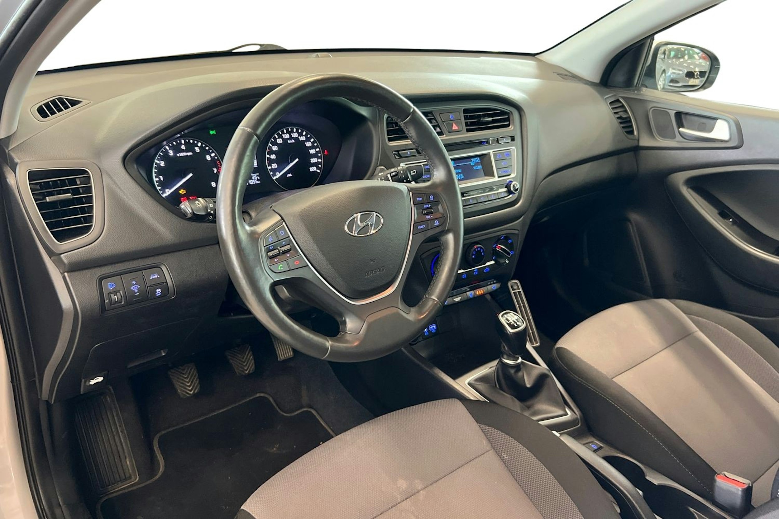 hopea Hyundai i20 5d 2017 kuva 7.