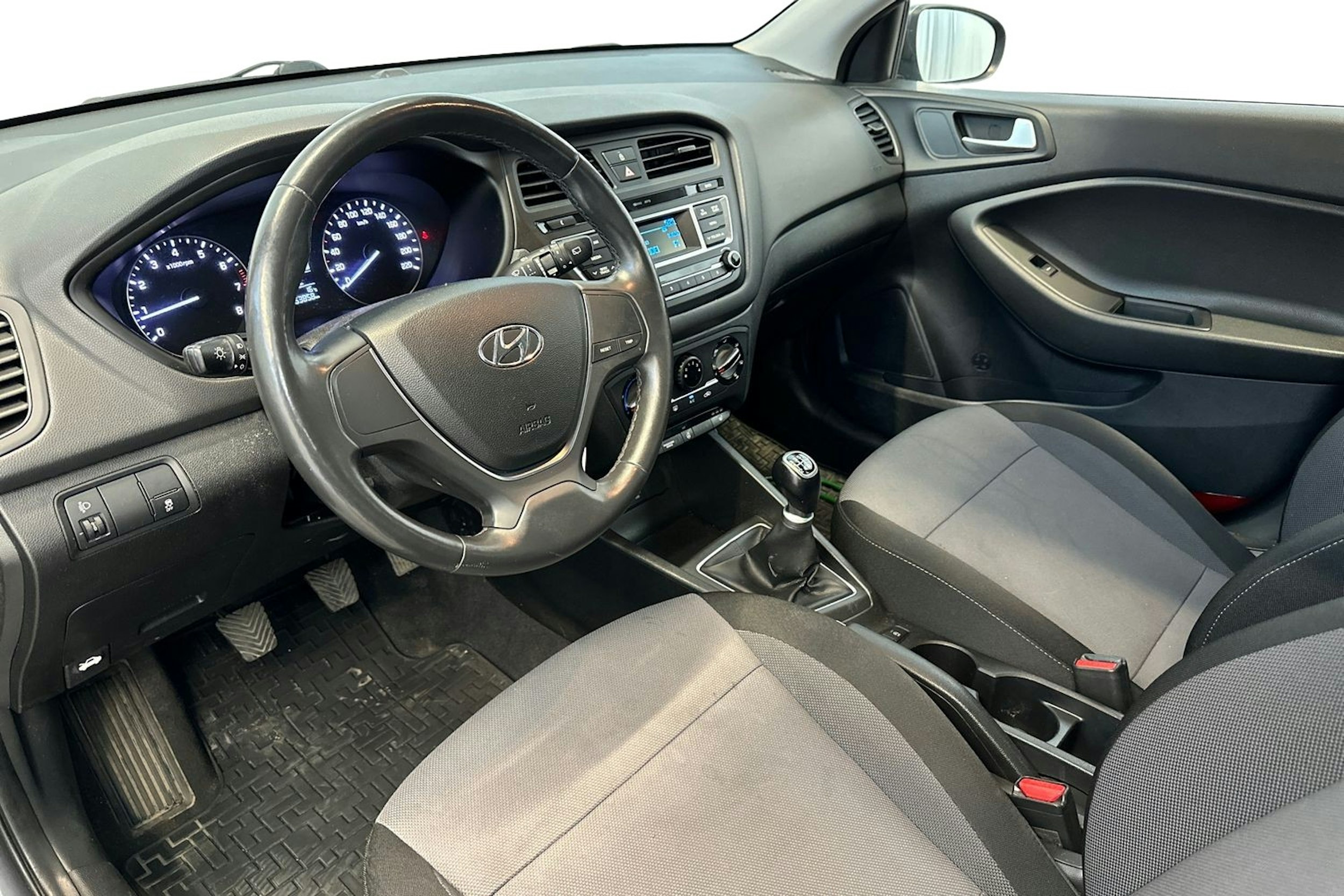 harmaa Hyundai i20 2017 kuva 7.