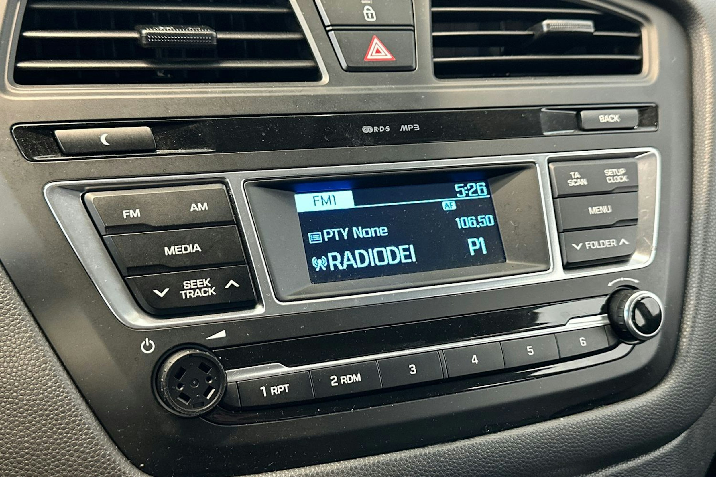 harmaa Hyundai i20 2017 kuva 15.