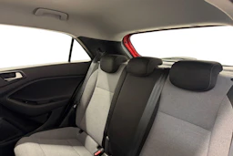 Punainen Hyundai i20 5d 2017 kuva 8.