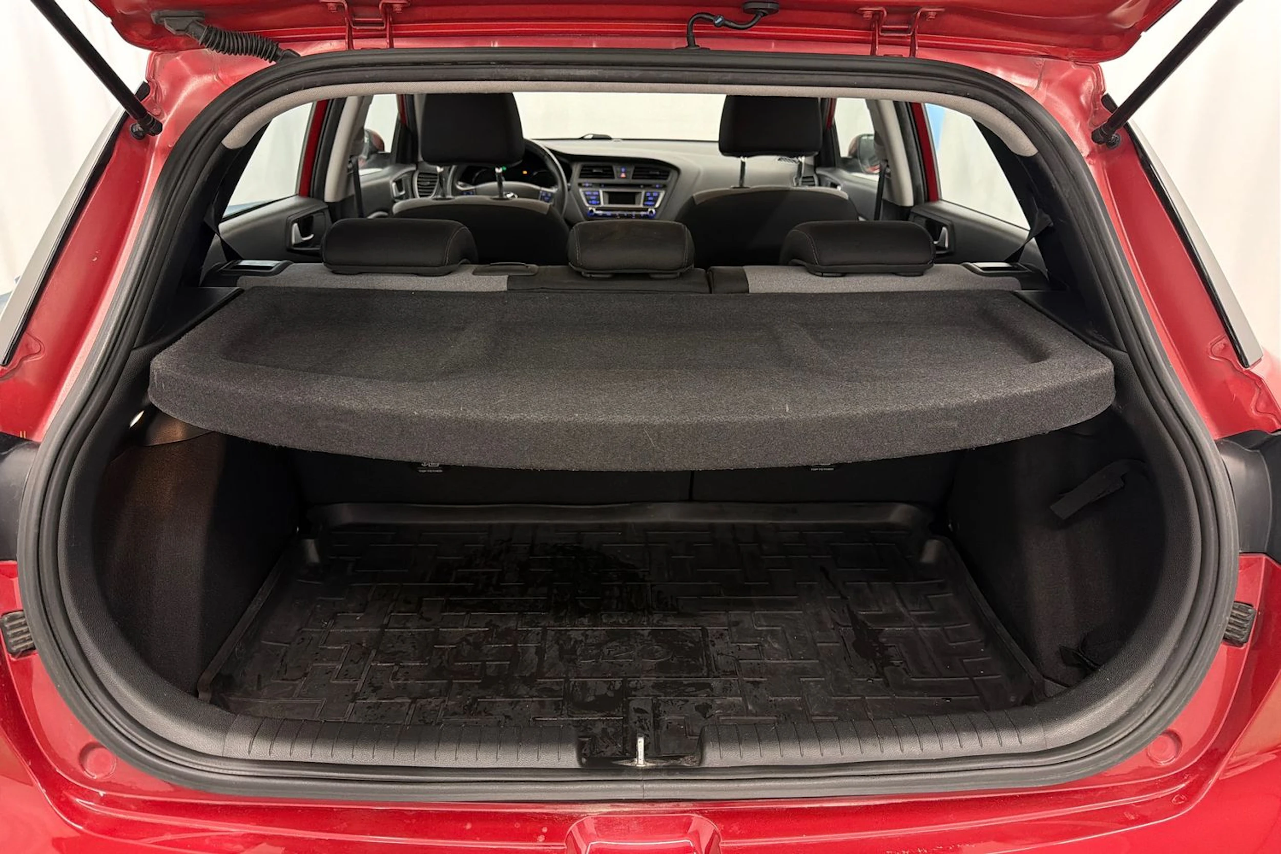 Punainen Hyundai i20 5d 2017 kuva 13.