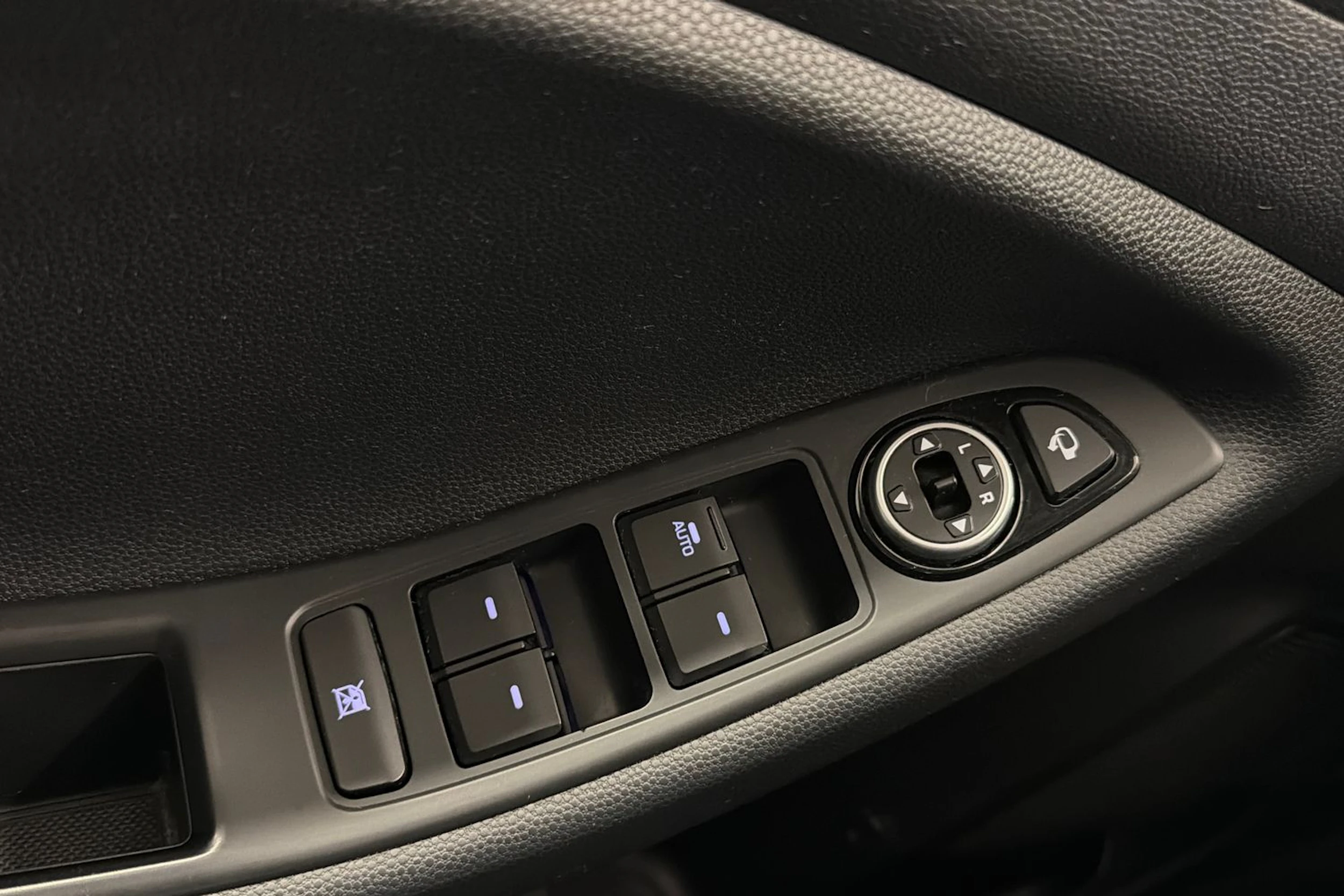 Punainen Hyundai i20 5d 2017 kuva 14.