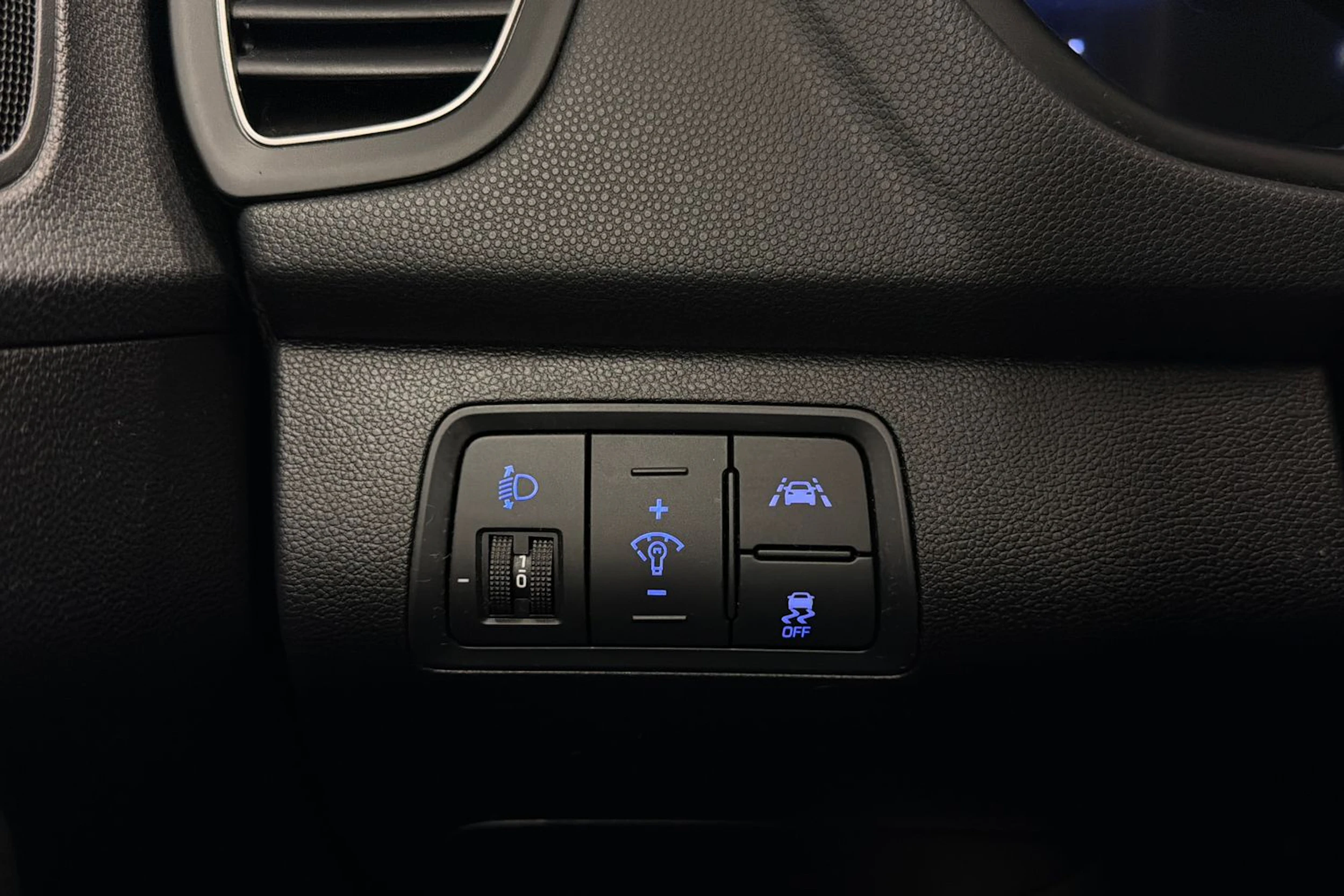 Punainen Hyundai i20 5d 2017 kuva 15.