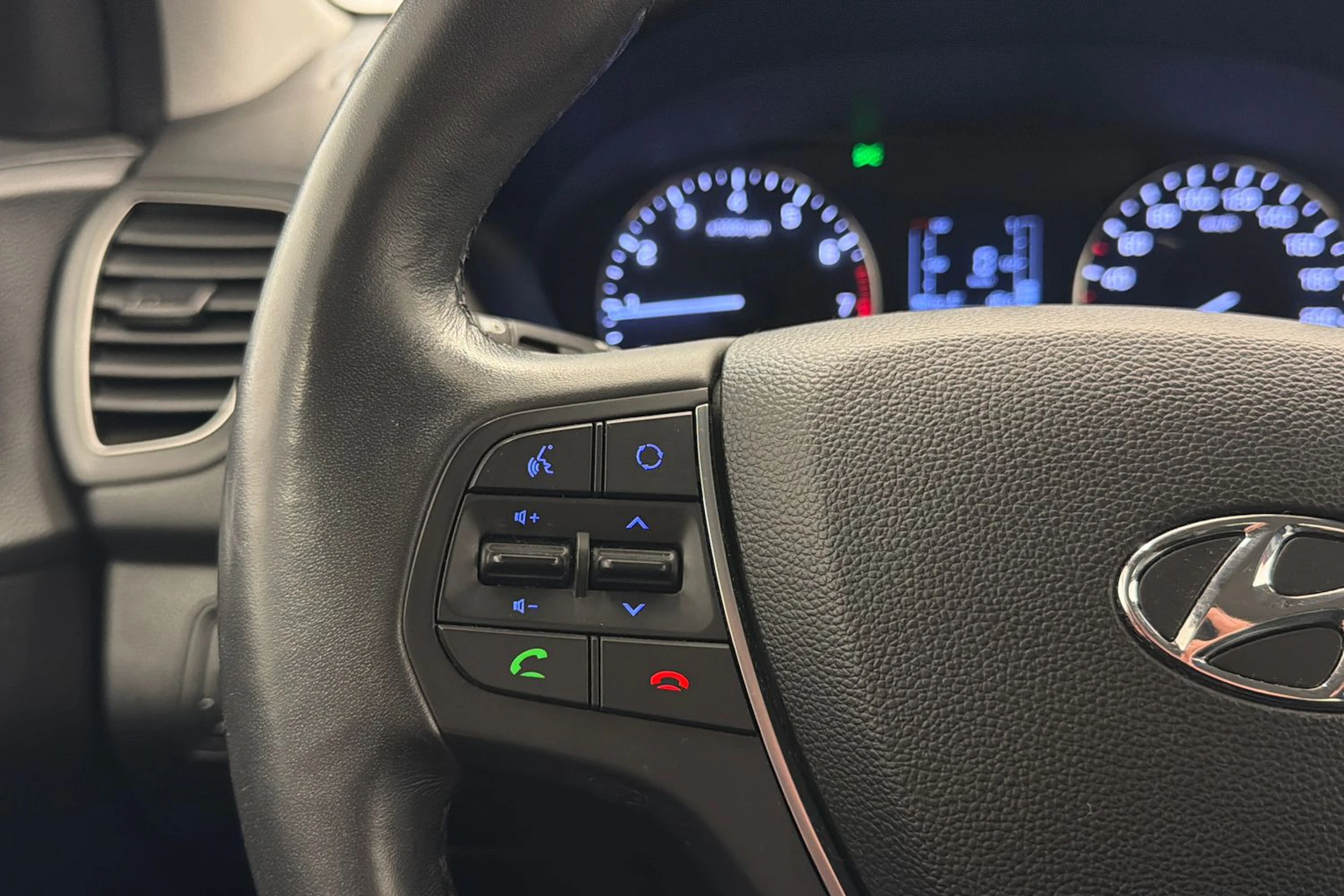Punainen Hyundai i20 5d 2017 kuva 16.