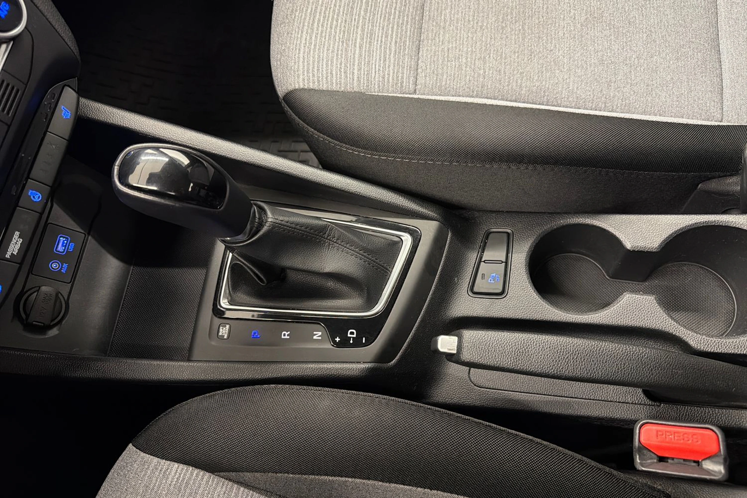 Punainen Hyundai i20 5d 2017 kuva 18.