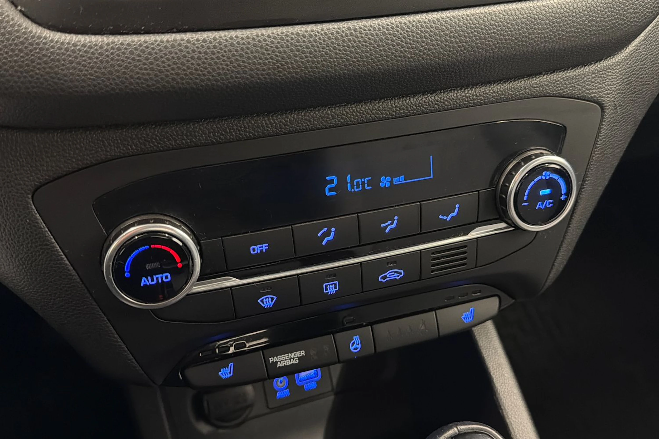 Punainen Hyundai i20 5d 2017 kuva 19.