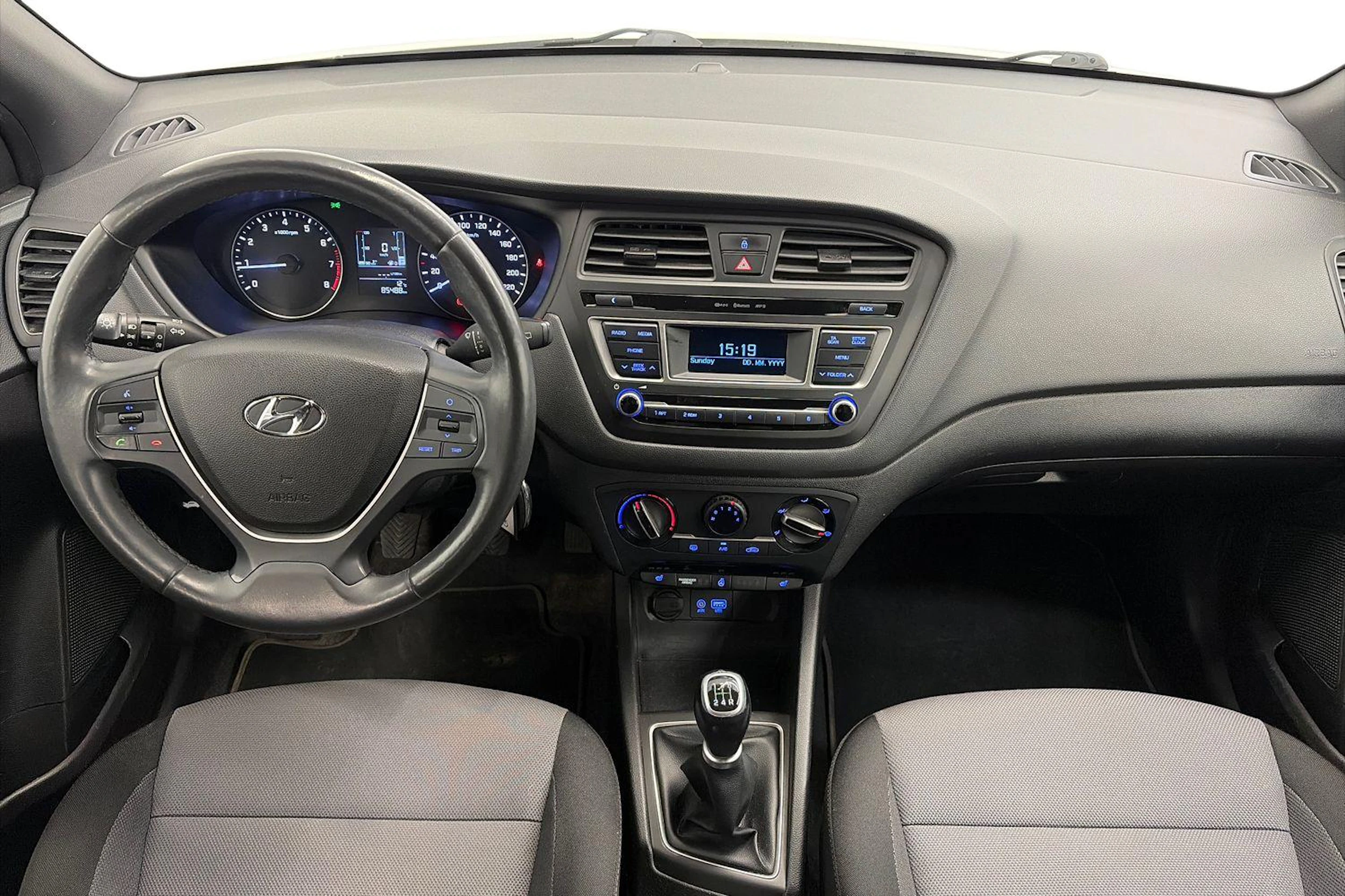 valkoinen Hyundai i20 5d 2018 kuva 9.