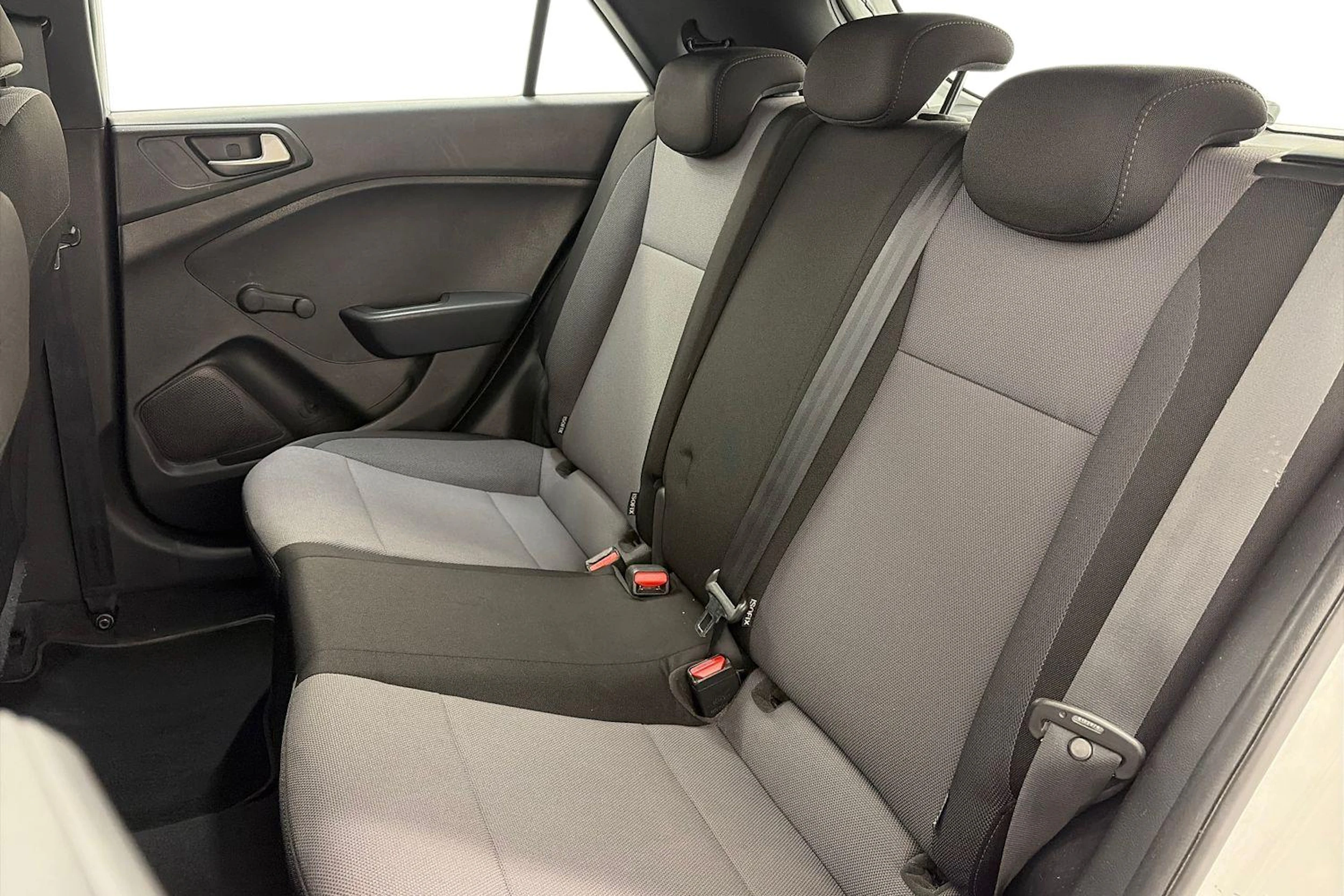 valkoinen Hyundai i20 5d 2018 kuva 11.