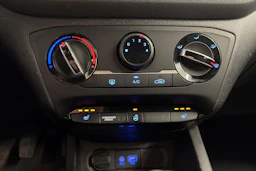 valkoinen Hyundai i20 5d 2018 kuva 21.