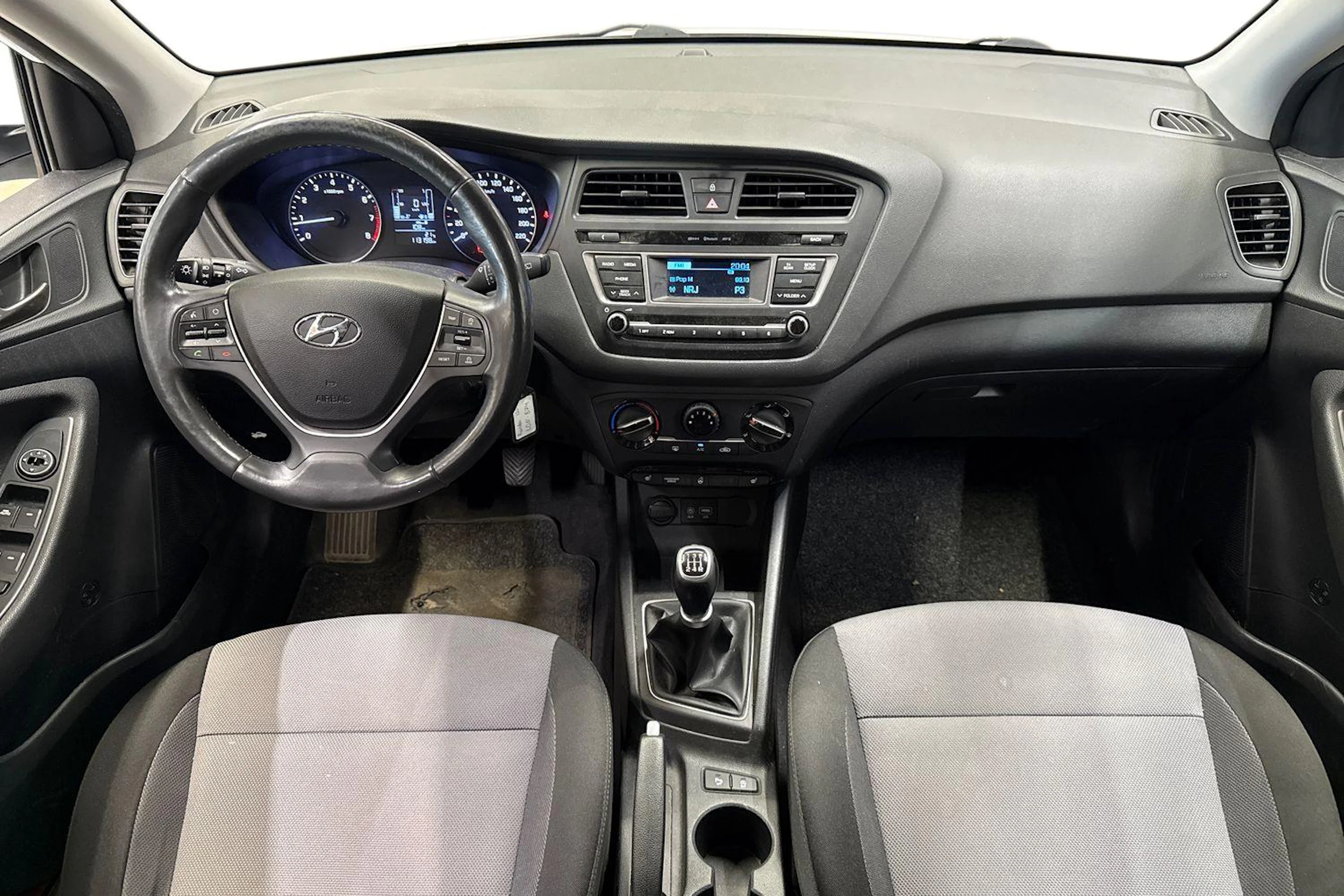 valkoinen Hyundai i20 5d 2018 kuva 7.