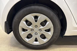 valkoinen Hyundai i20 5d 2018 kuva 10.