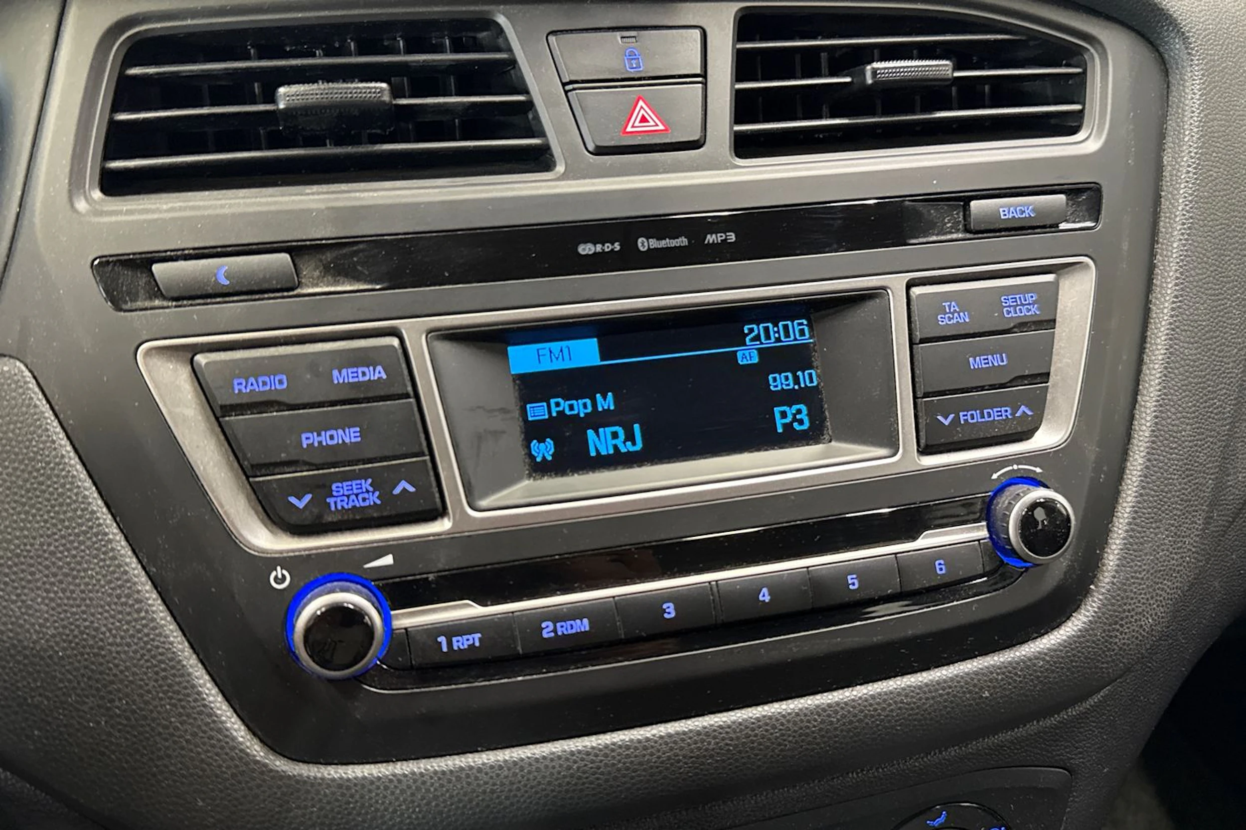valkoinen Hyundai i20 5d 2018 kuva 16.