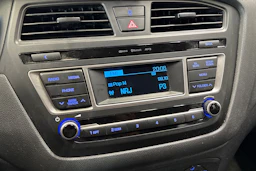 valkoinen Hyundai i20 5d 2018 kuva 16.