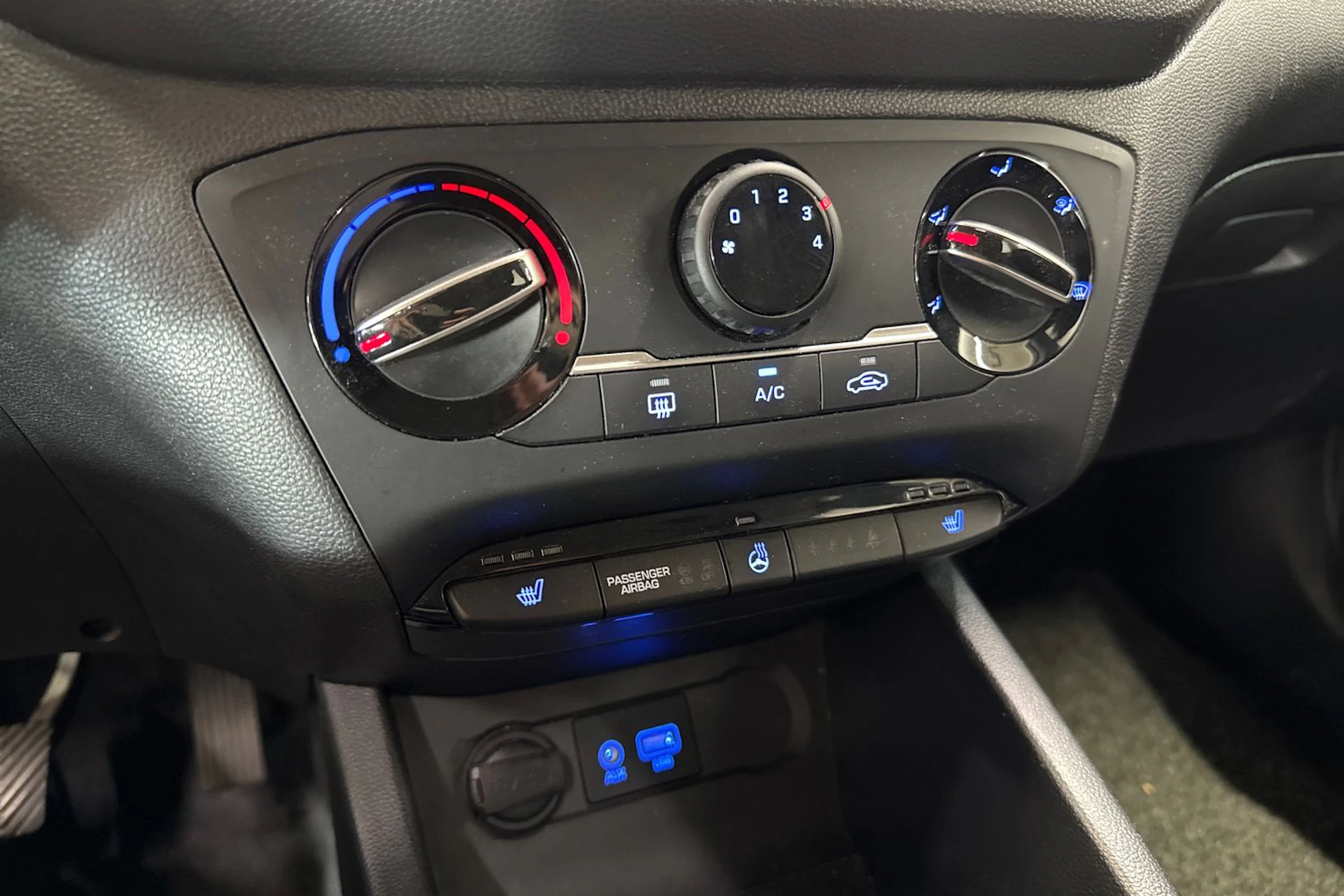 valkoinen Hyundai i20 5d 2018 kuva 17.