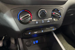 valkoinen Hyundai i20 5d 2018 kuva 17.