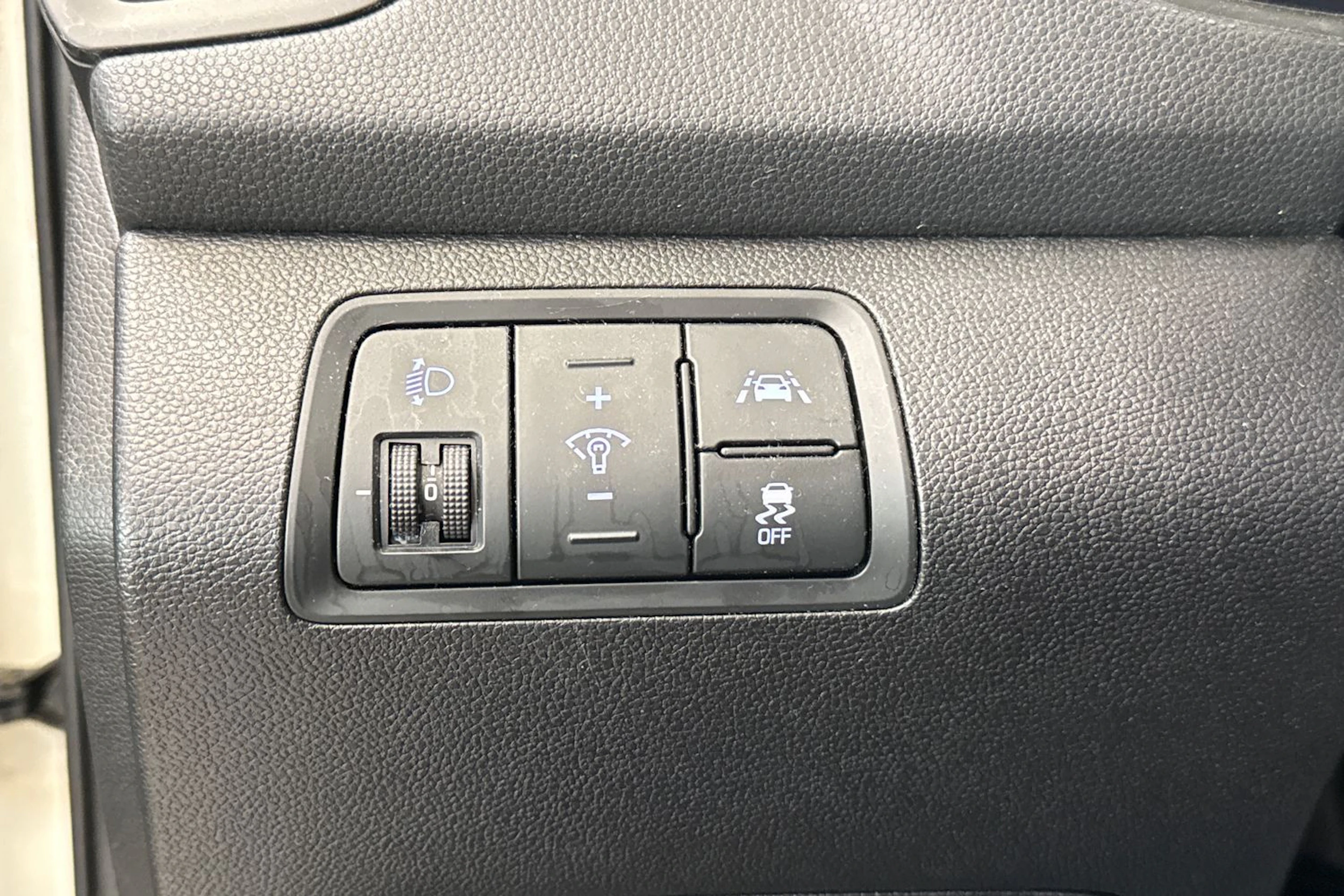 valkoinen Hyundai i20 5d 2018 kuva 19.