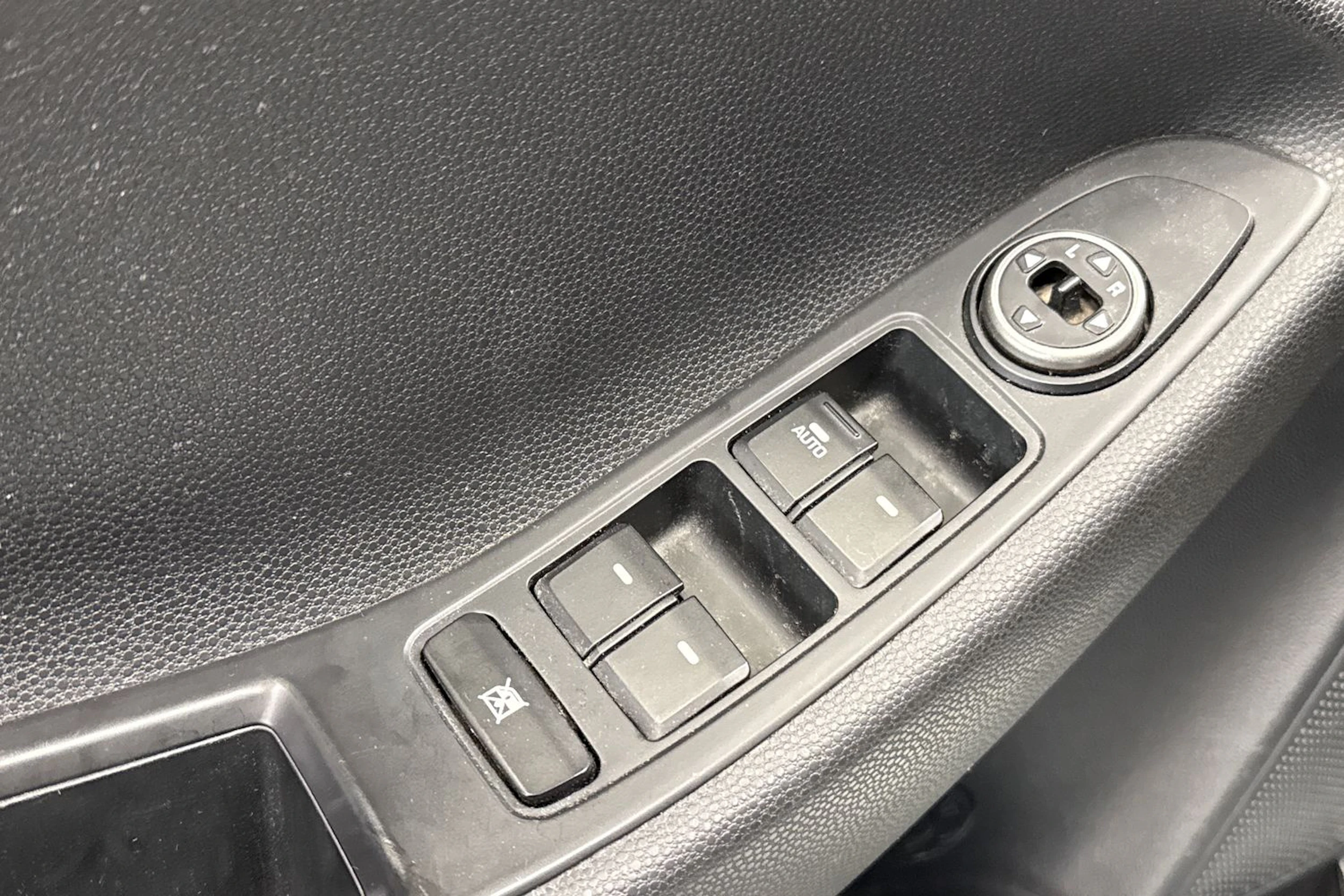 valkoinen Hyundai i20 5d 2018 kuva 20.
