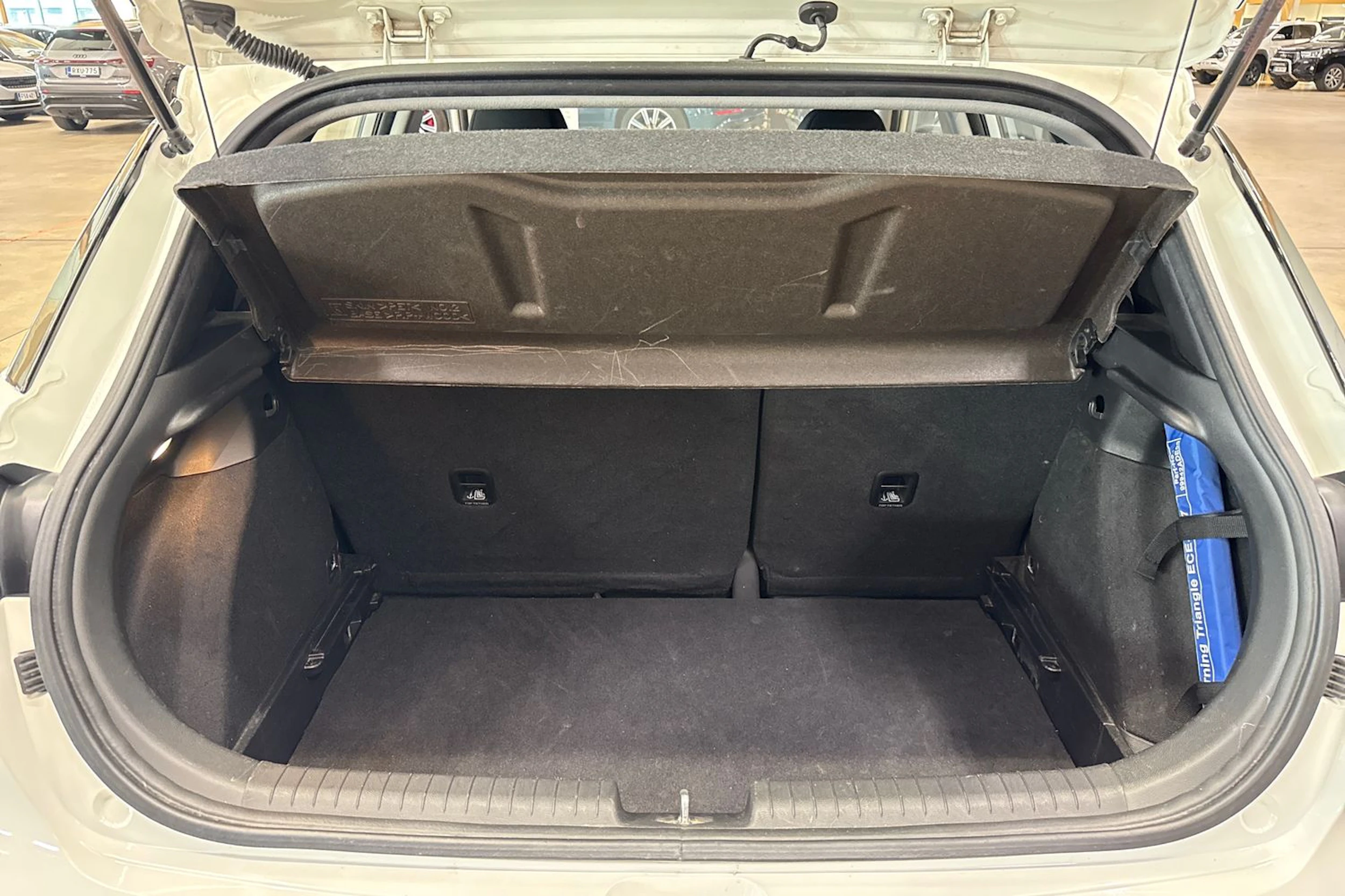 valkoinen Hyundai i20 5d 2018 kuva 21.