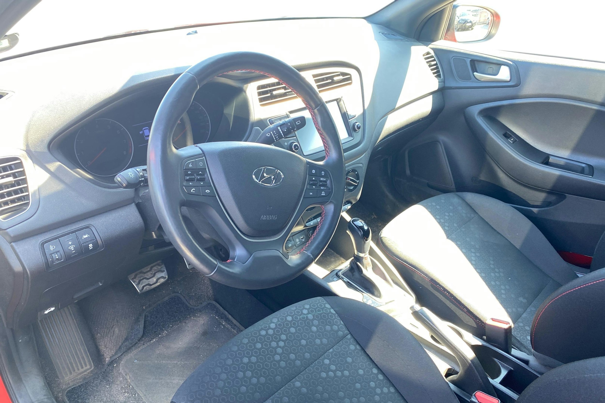 punainen Hyundai i20 Active Cross 2020 kuva 3.