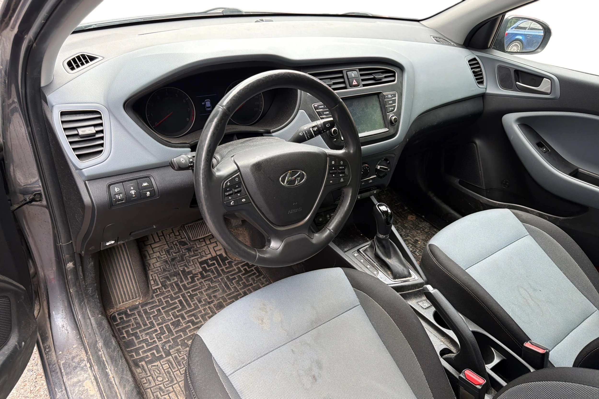 Harmaa Hyundai i20 Hatchback 2019 kuva 3.