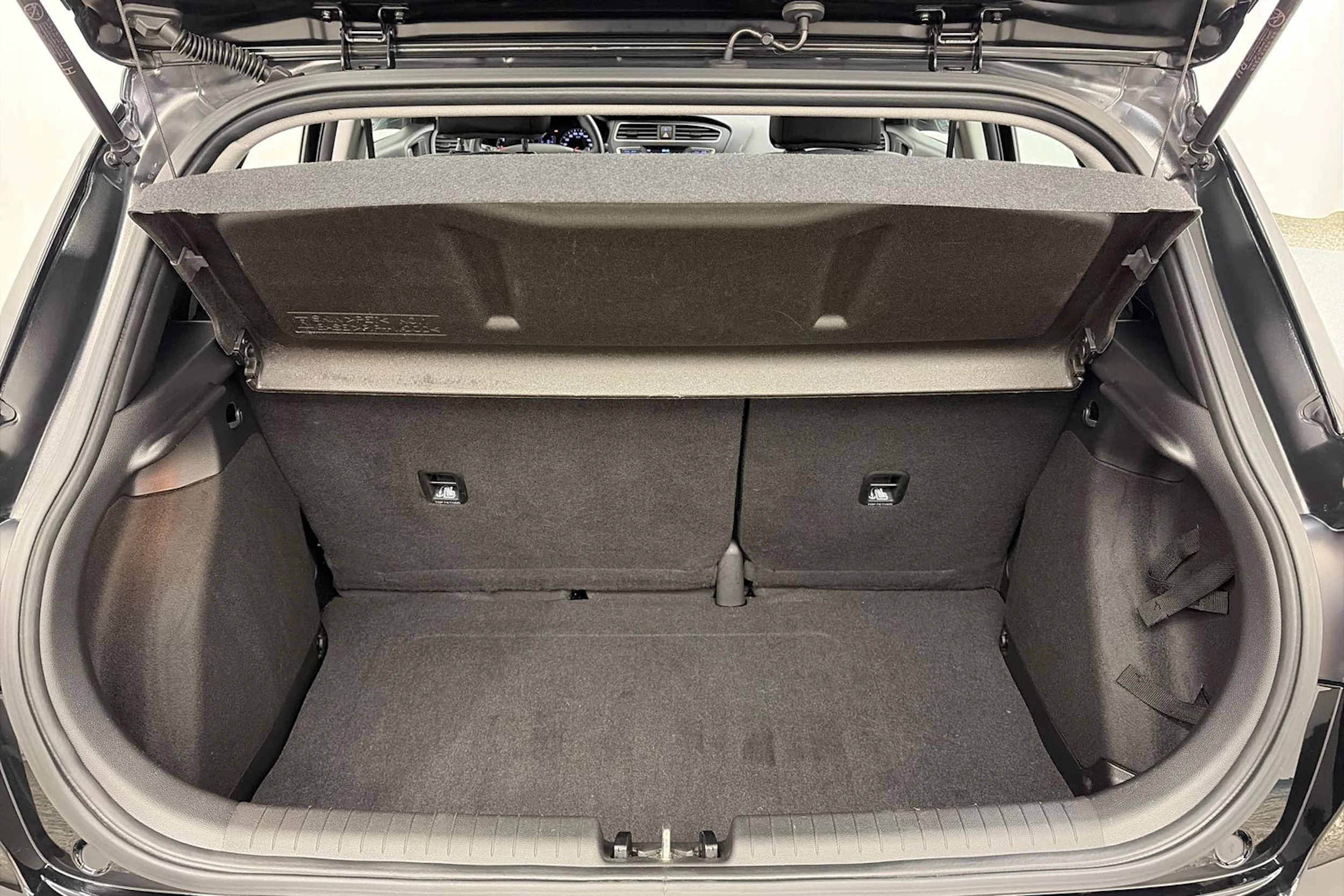 musta Hyundai i20 Hatchback 2018 kuva 11.
