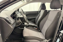 musta Hyundai i20 Hatchback 2018 kuva 12.