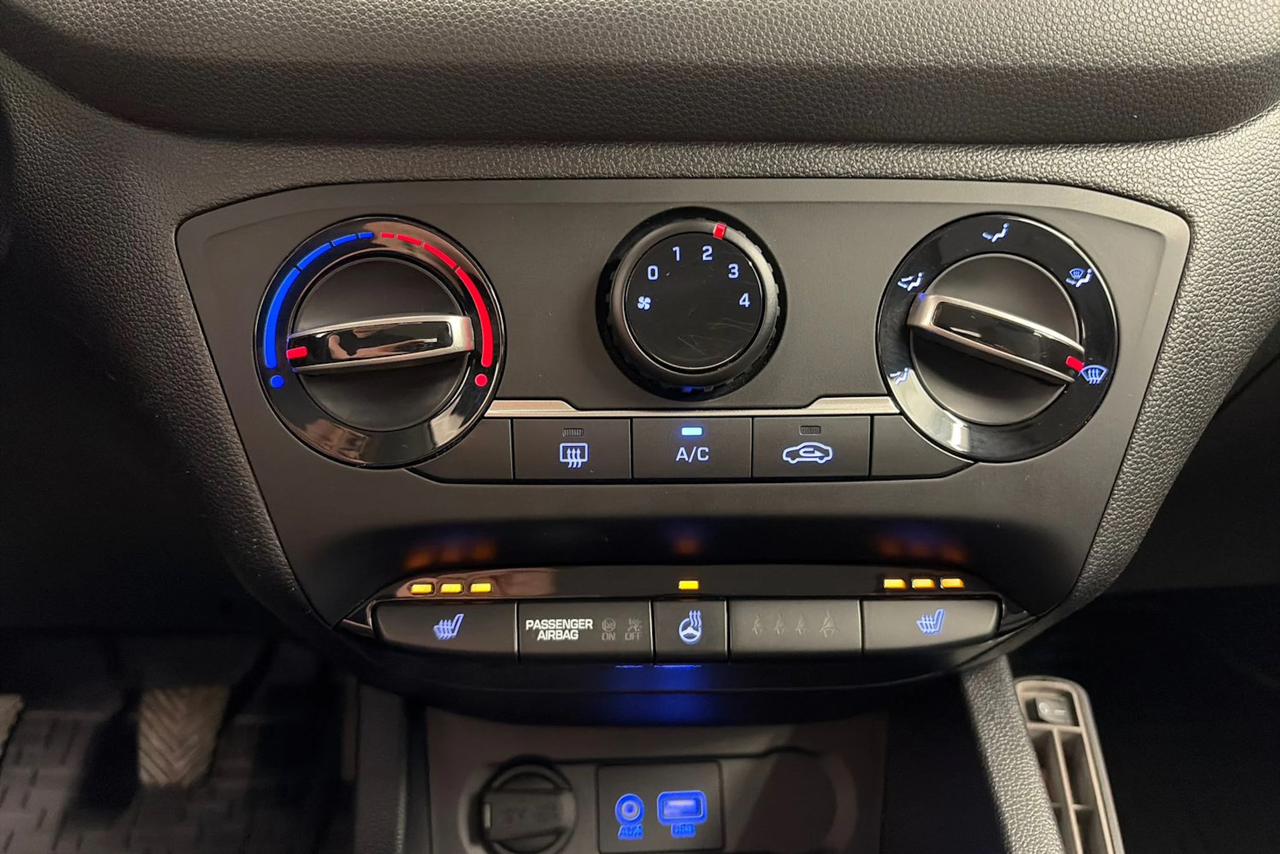 musta Hyundai i20 Hatchback 2018 kuva 17.