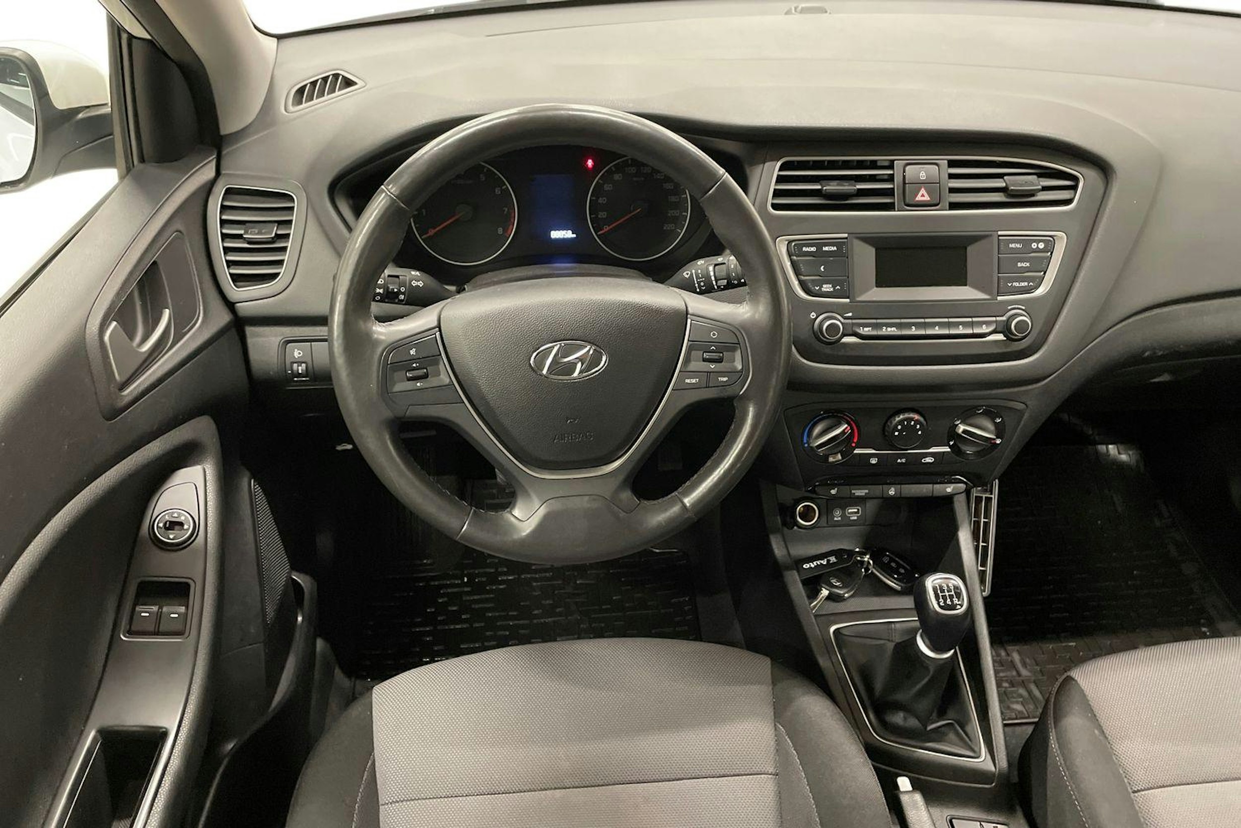 valkoinen Hyundai i20 Hatchback 2019 kuva 9.