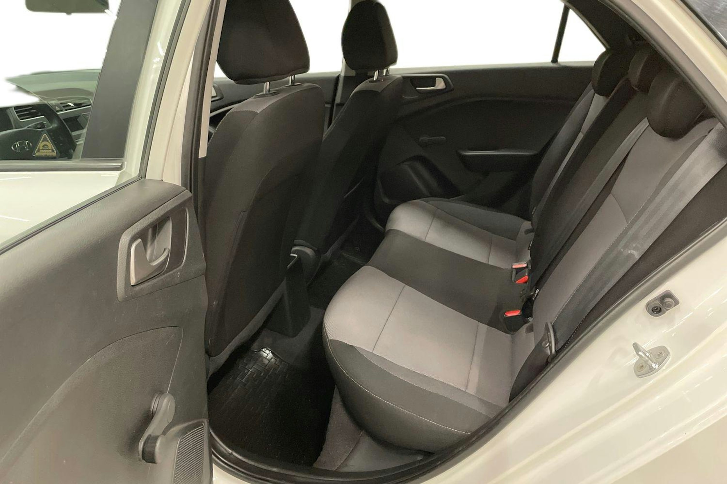 valkoinen Hyundai i20 Hatchback 2019 kuva 10.