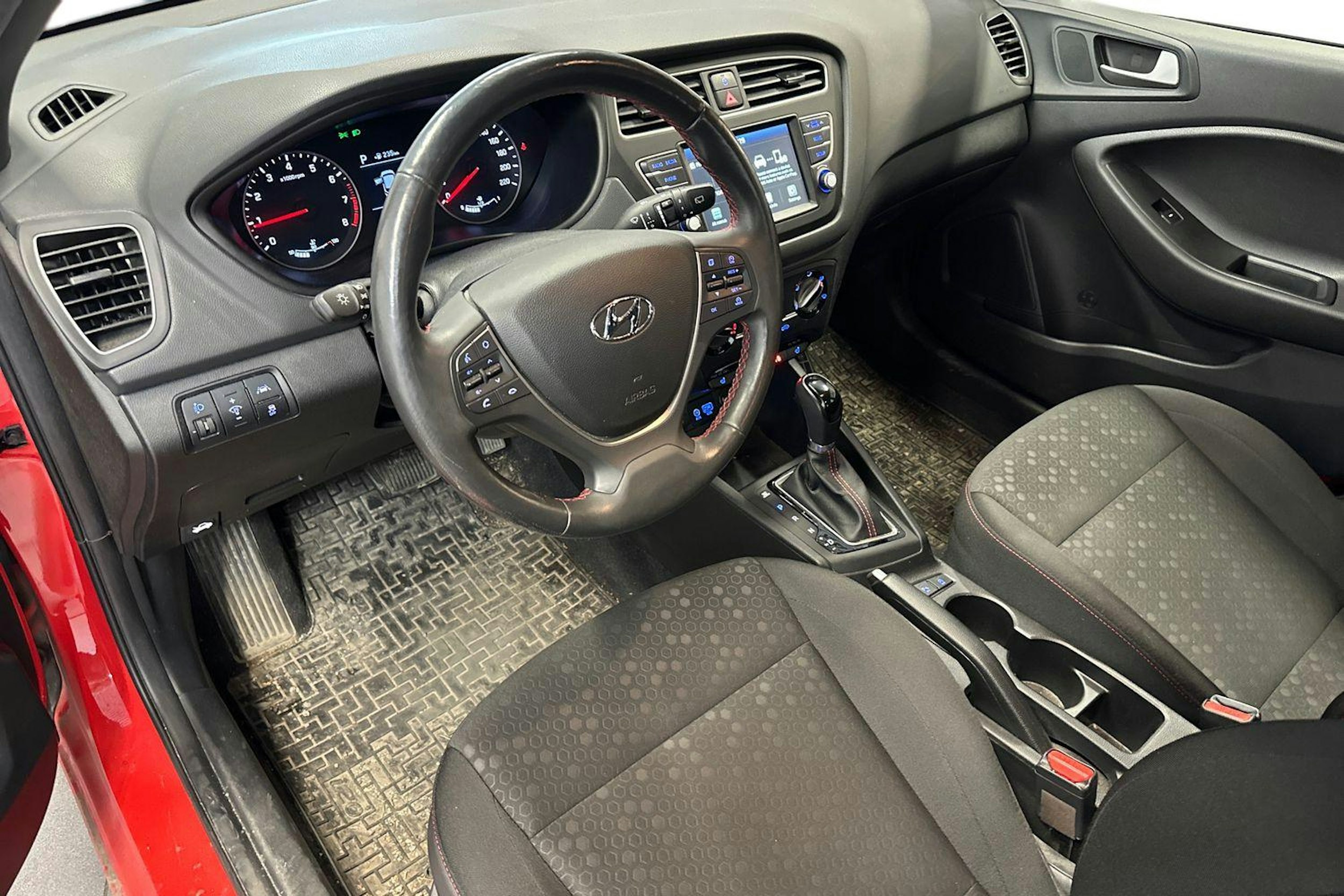 punainen Hyundai i20 Hatchback 2019 kuva 3.