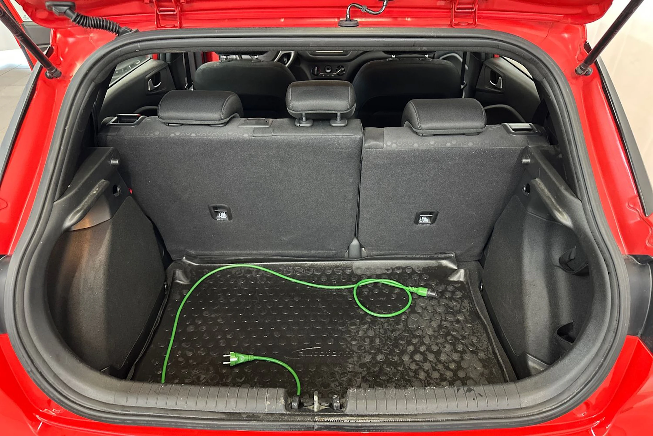 punainen Hyundai i20 Hatchback 2019 kuva 11.