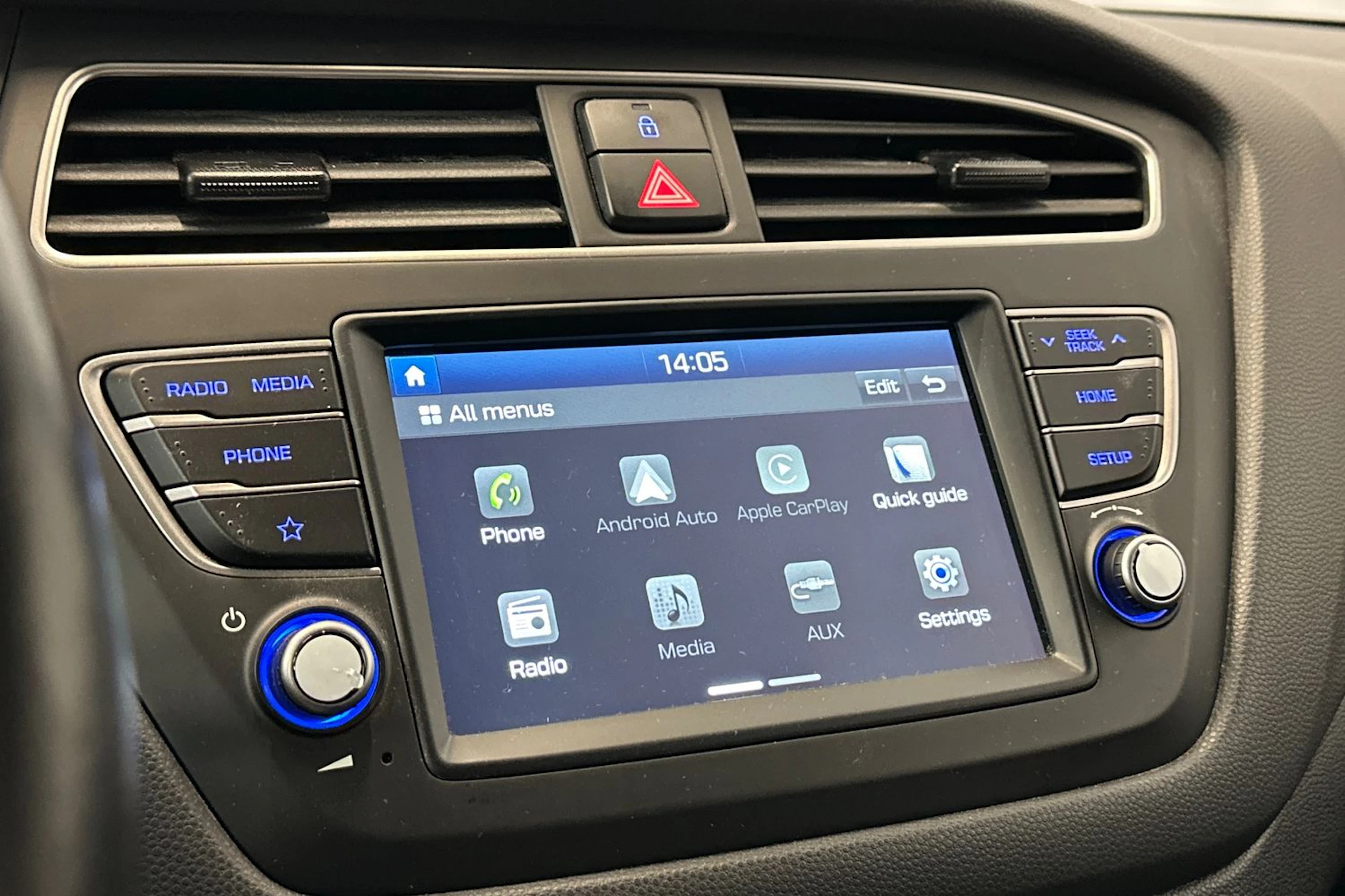 punainen Hyundai i20 Hatchback 2019 kuva 16.