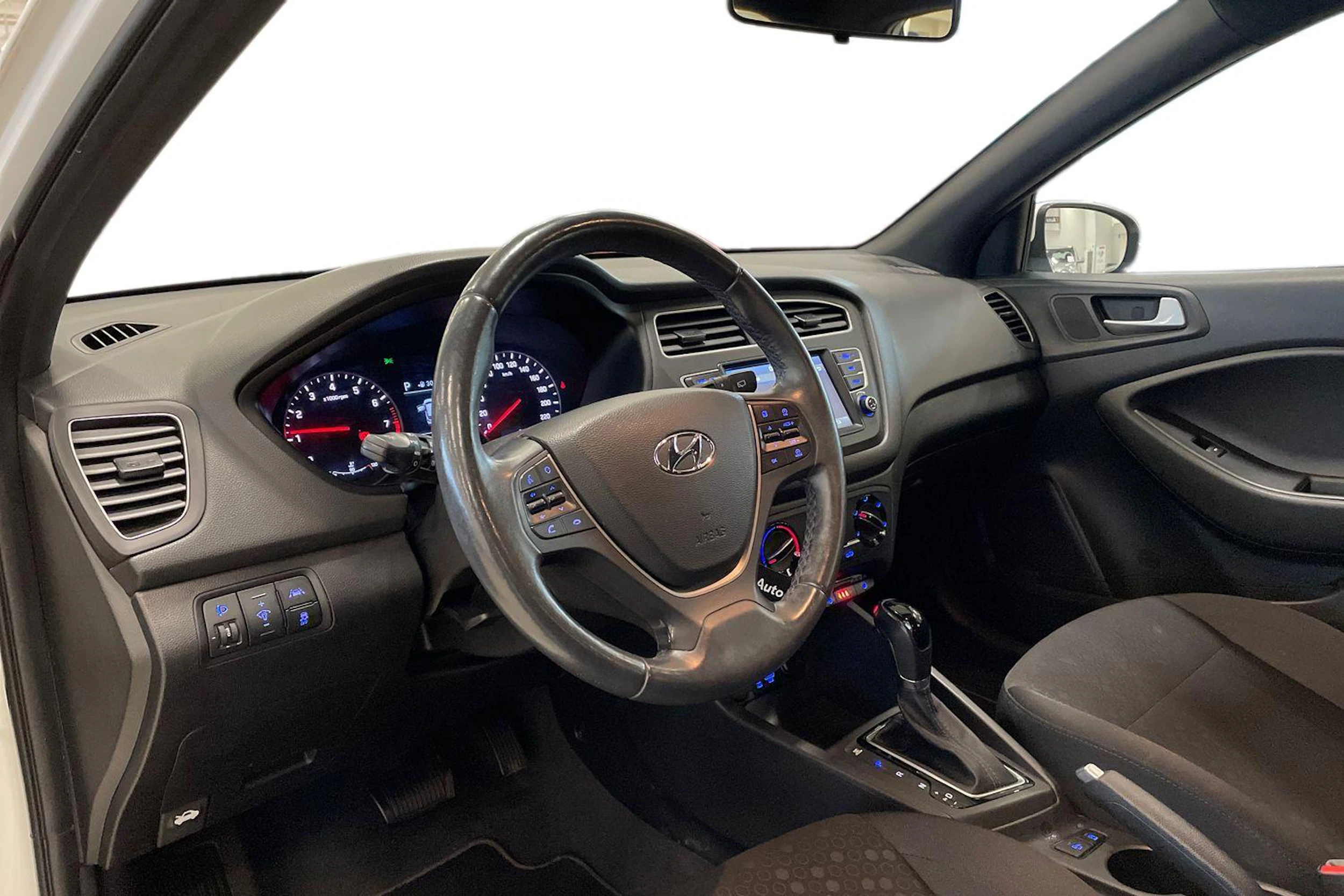 valkoinen Hyundai i20 Hatchback 2019 kuva 6.