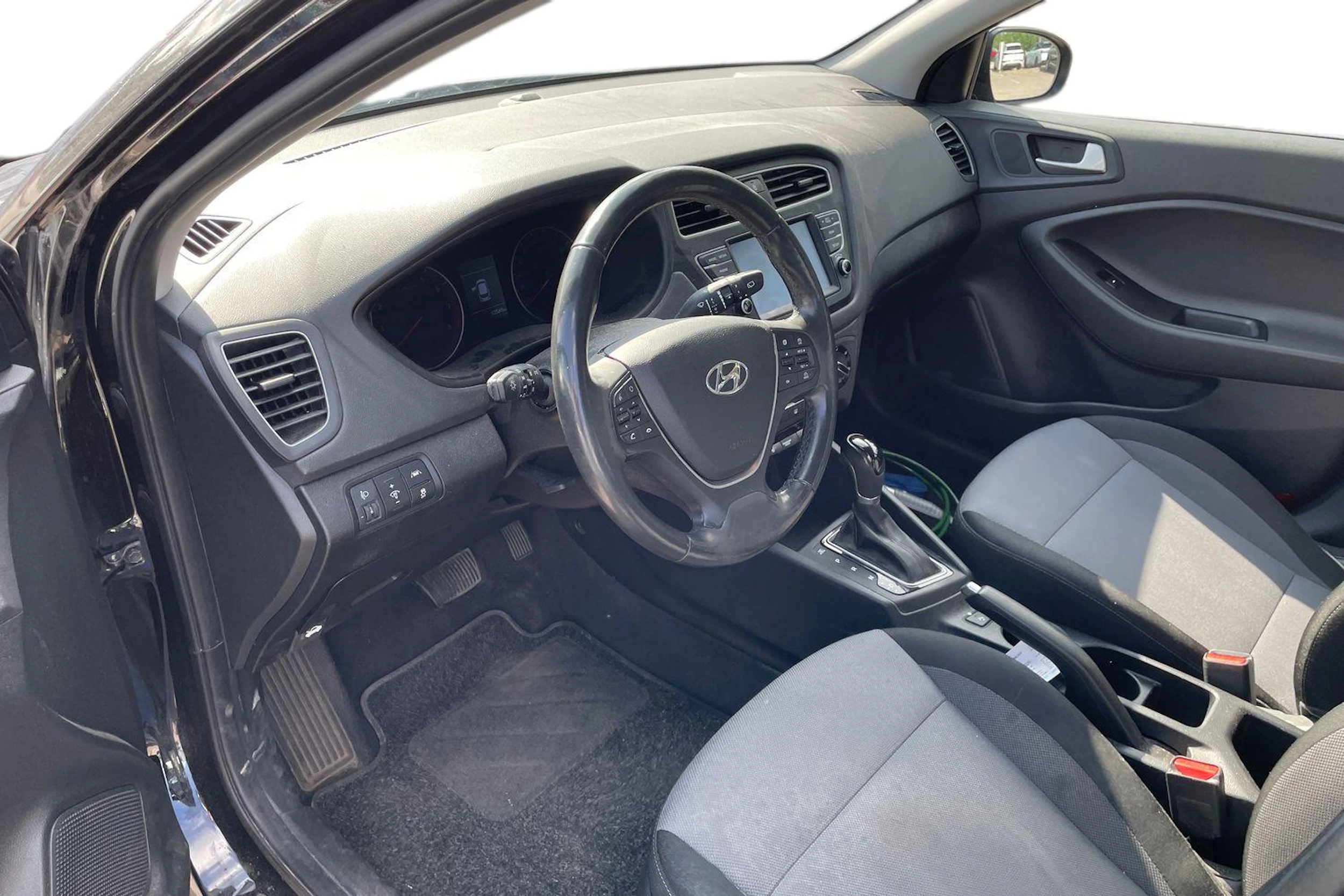 musta Hyundai i20 Hatchback 2020 kuva 3.