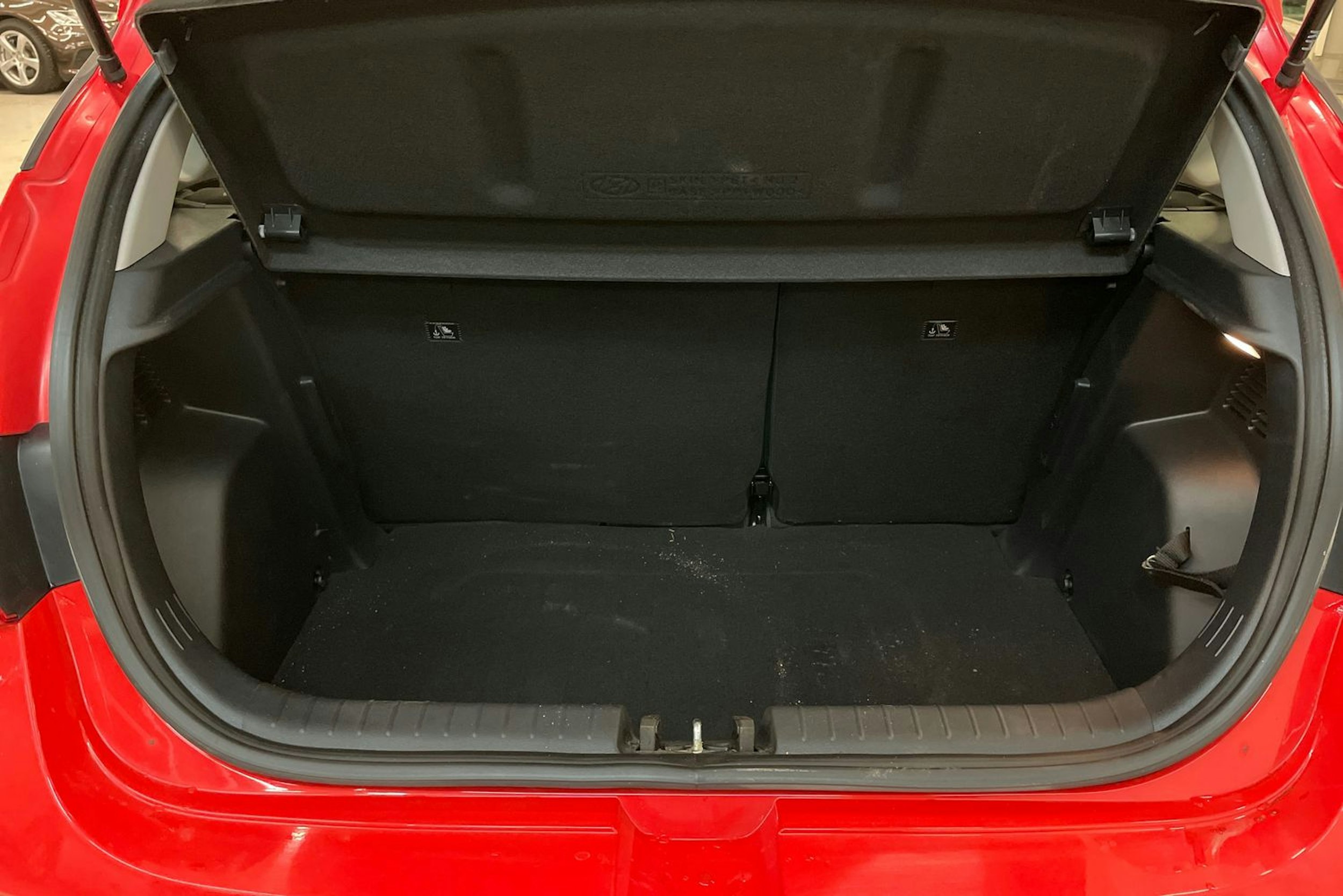 punainen Hyundai i20 Hatchback 2021 kuva 21.