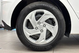 valkoinen Hyundai i20 Hatchback 2022 kuva 13.