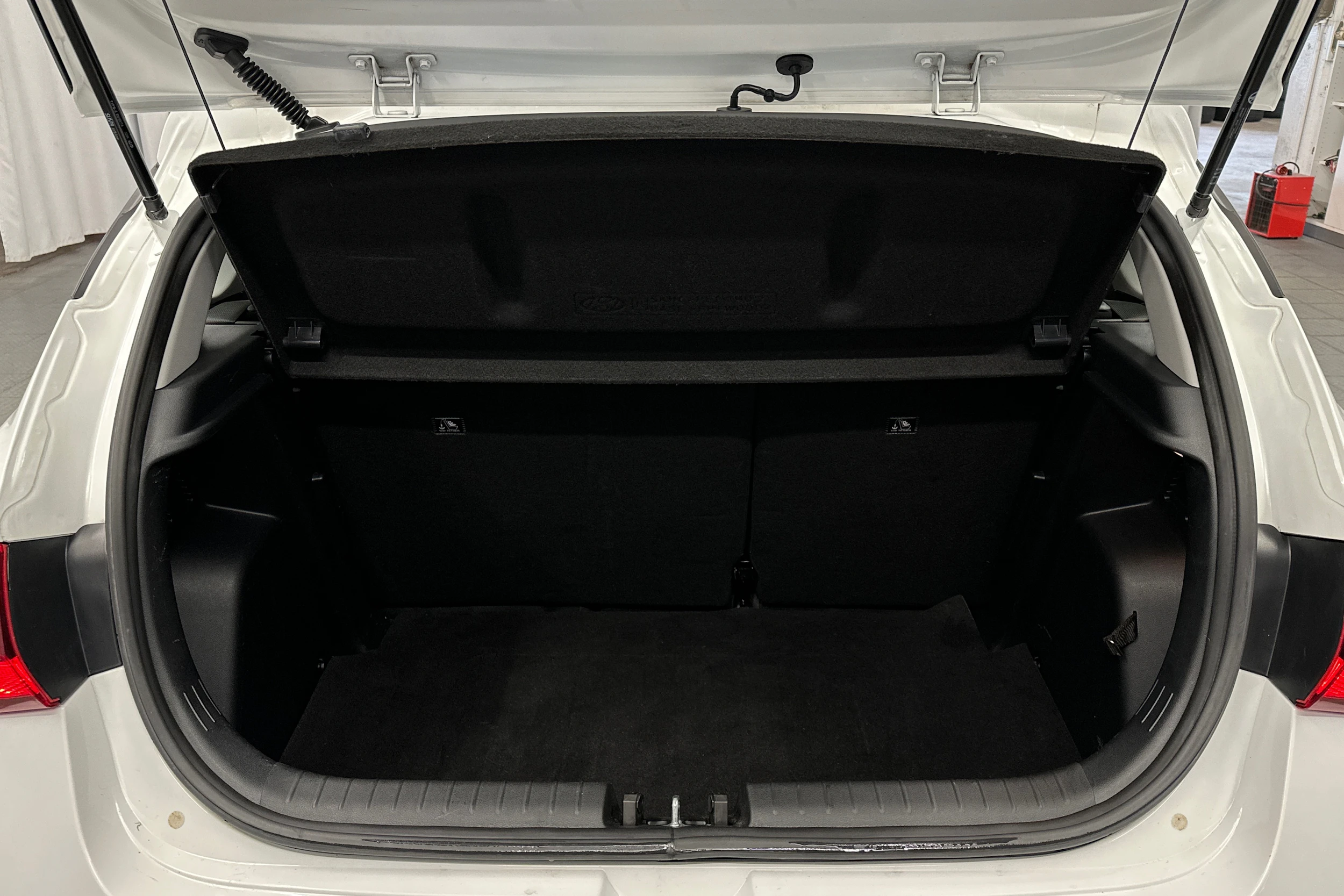 valkoinen Hyundai i20 Hatchback 2022 kuva 15.